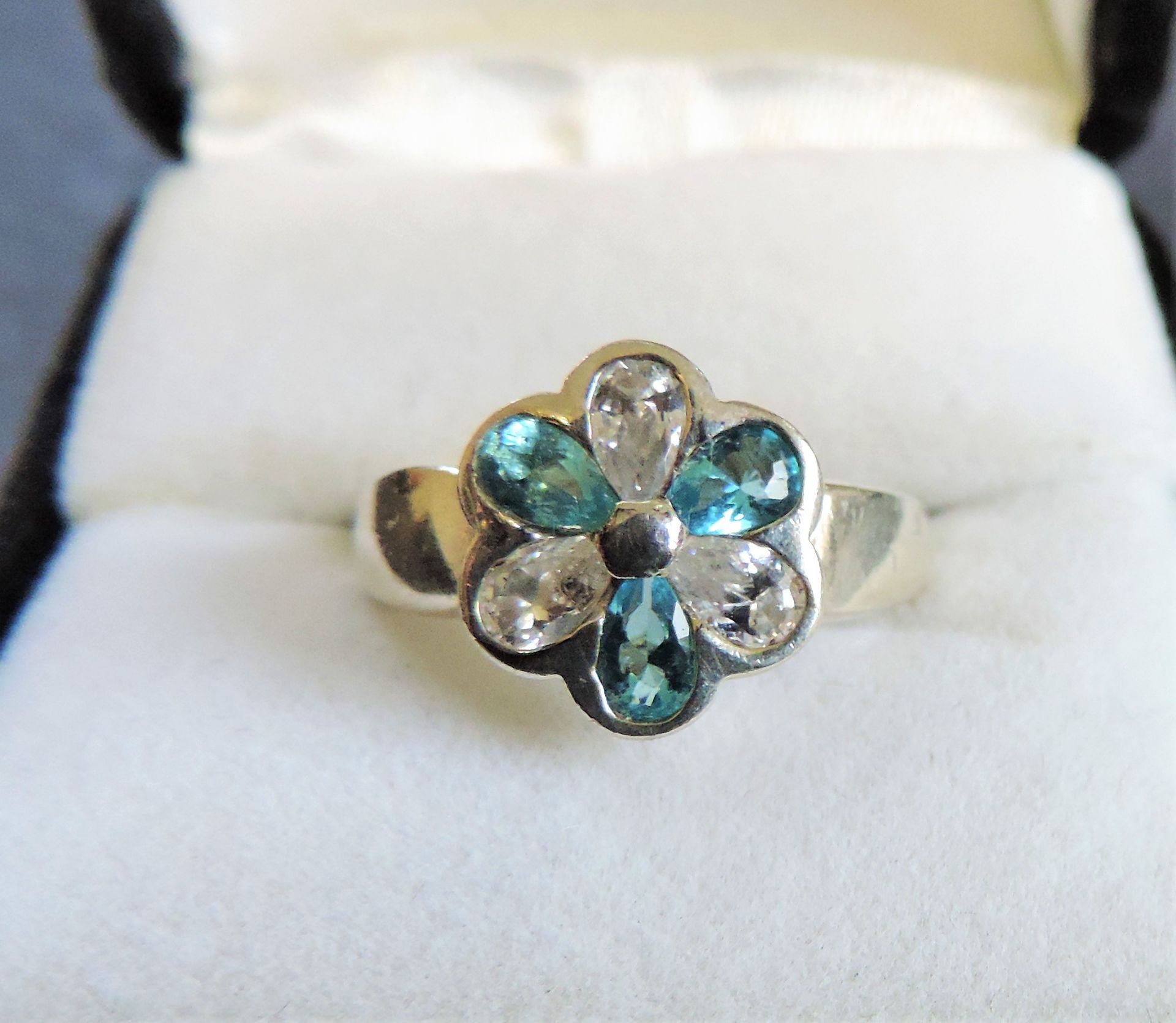 Sterling Silver 1.50ct Blue & White Topaz Ring - Image 3 of 10