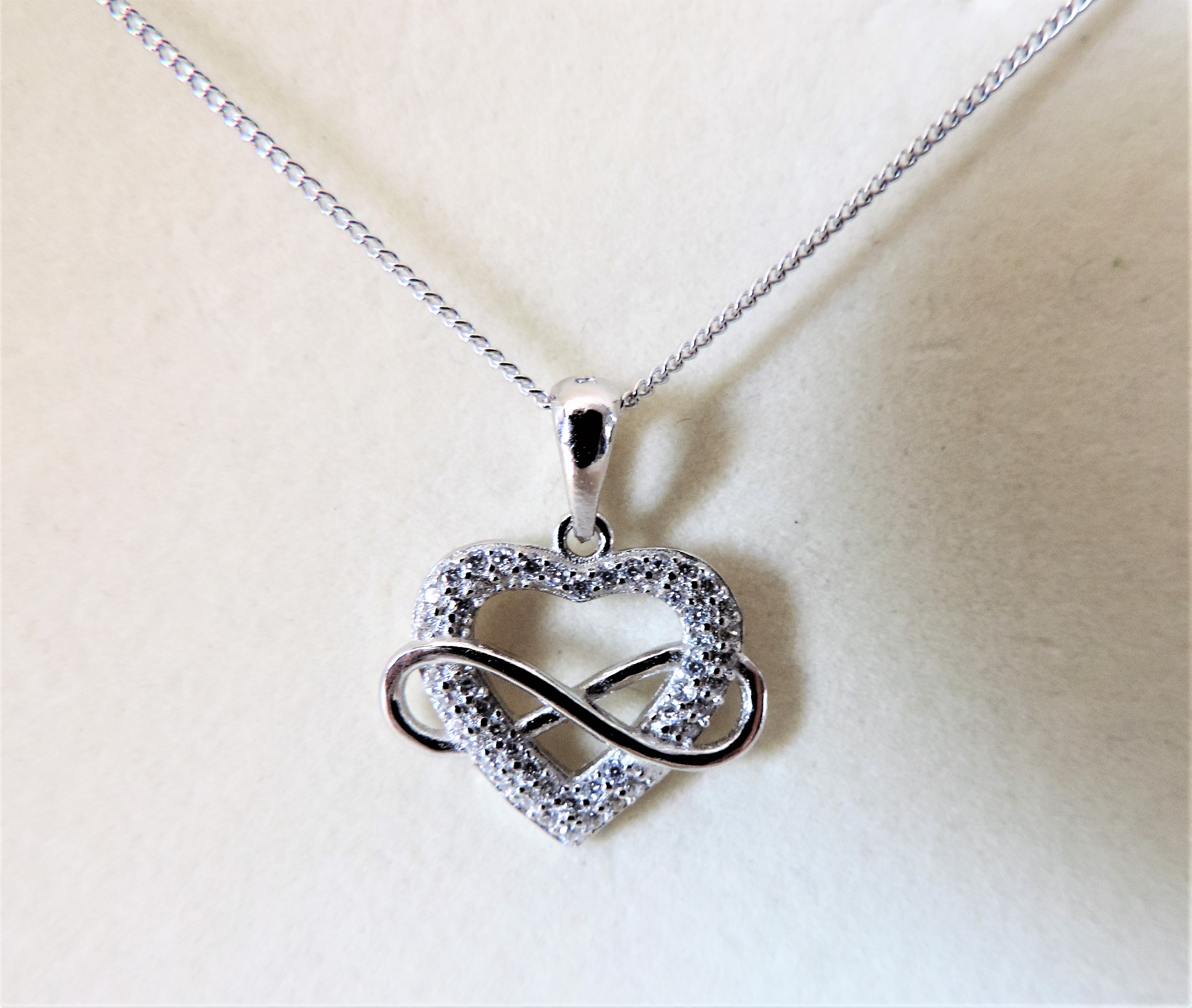 925 Sterling Silver Heart Shaped Pendant Necklace - Image 2 of 2