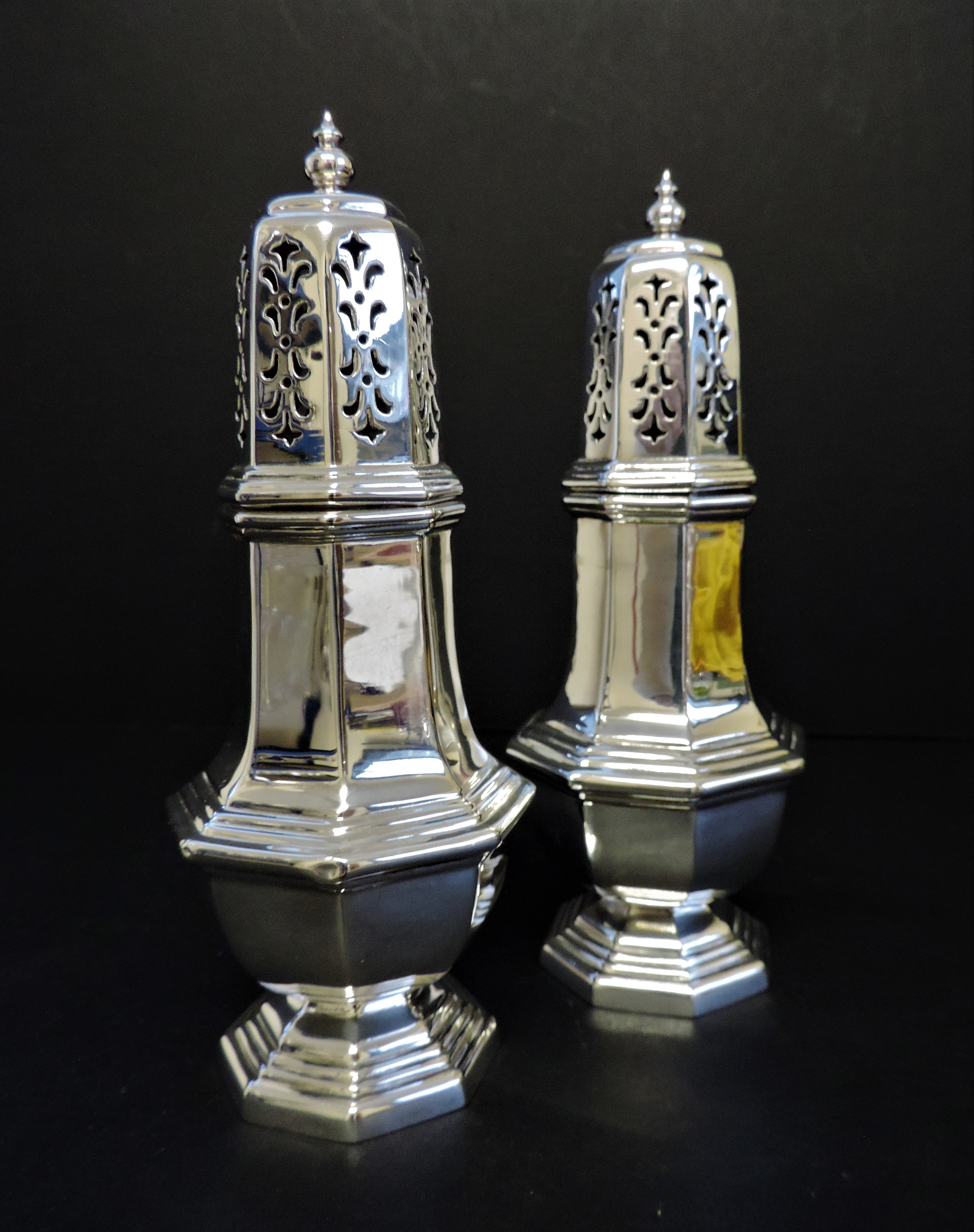 Pair Art Deco Silver Plated Sugar Shakers circa 1920's - Image 3 of 10