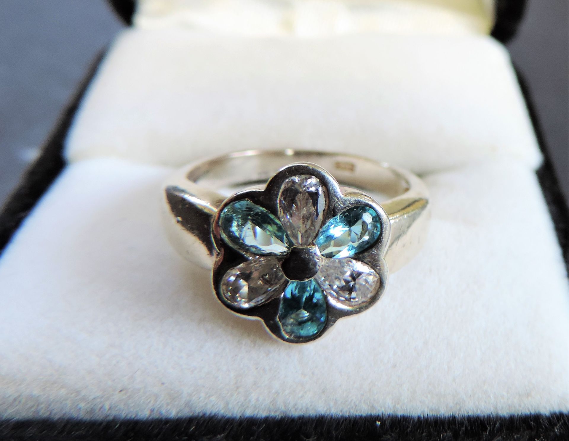 Sterling Silver 1.50ct Blue & White Topaz Ring - Image 9 of 10