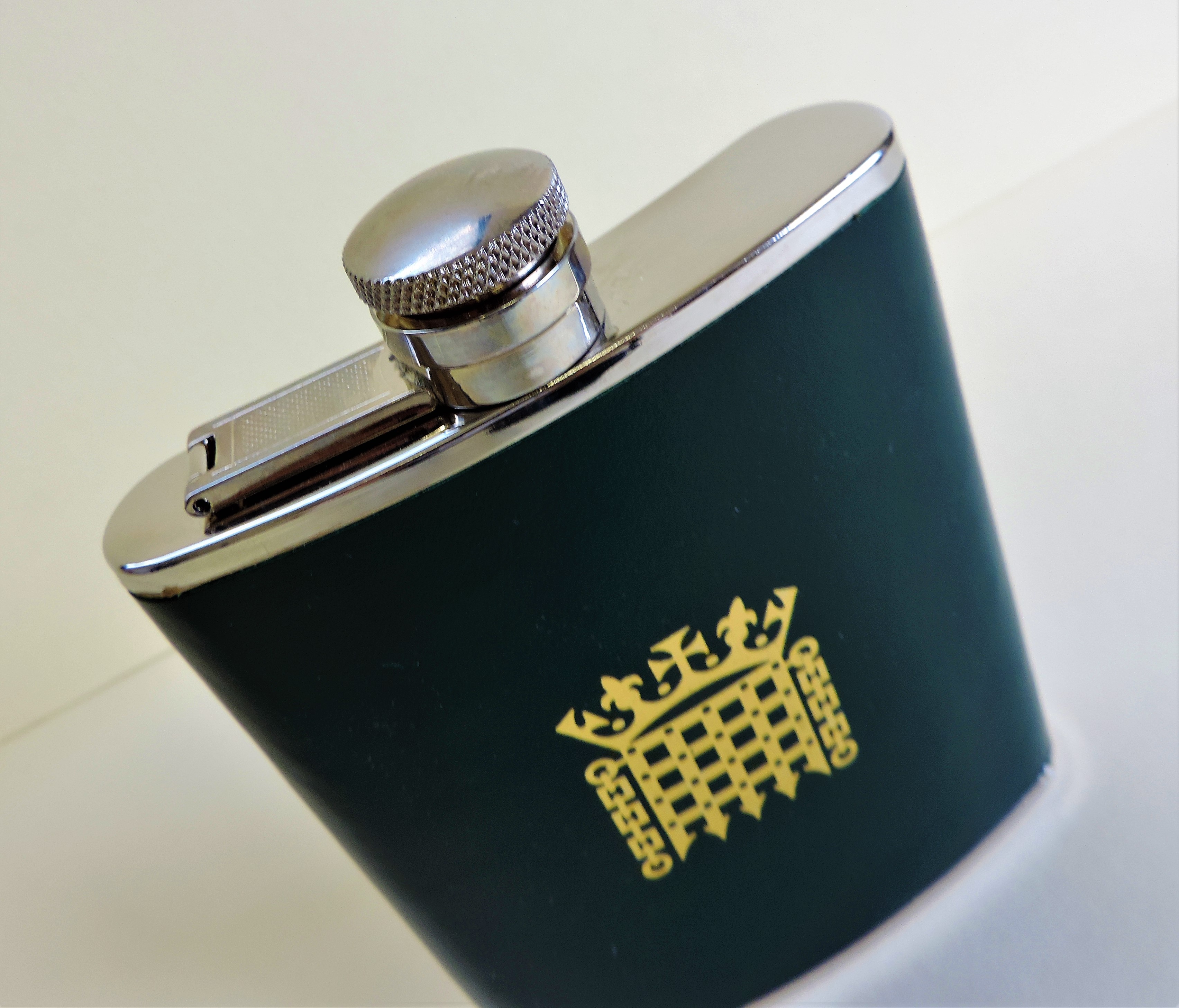 House of Commons Logo 6oz Hip Flask Green Leather - Image 4 of 8