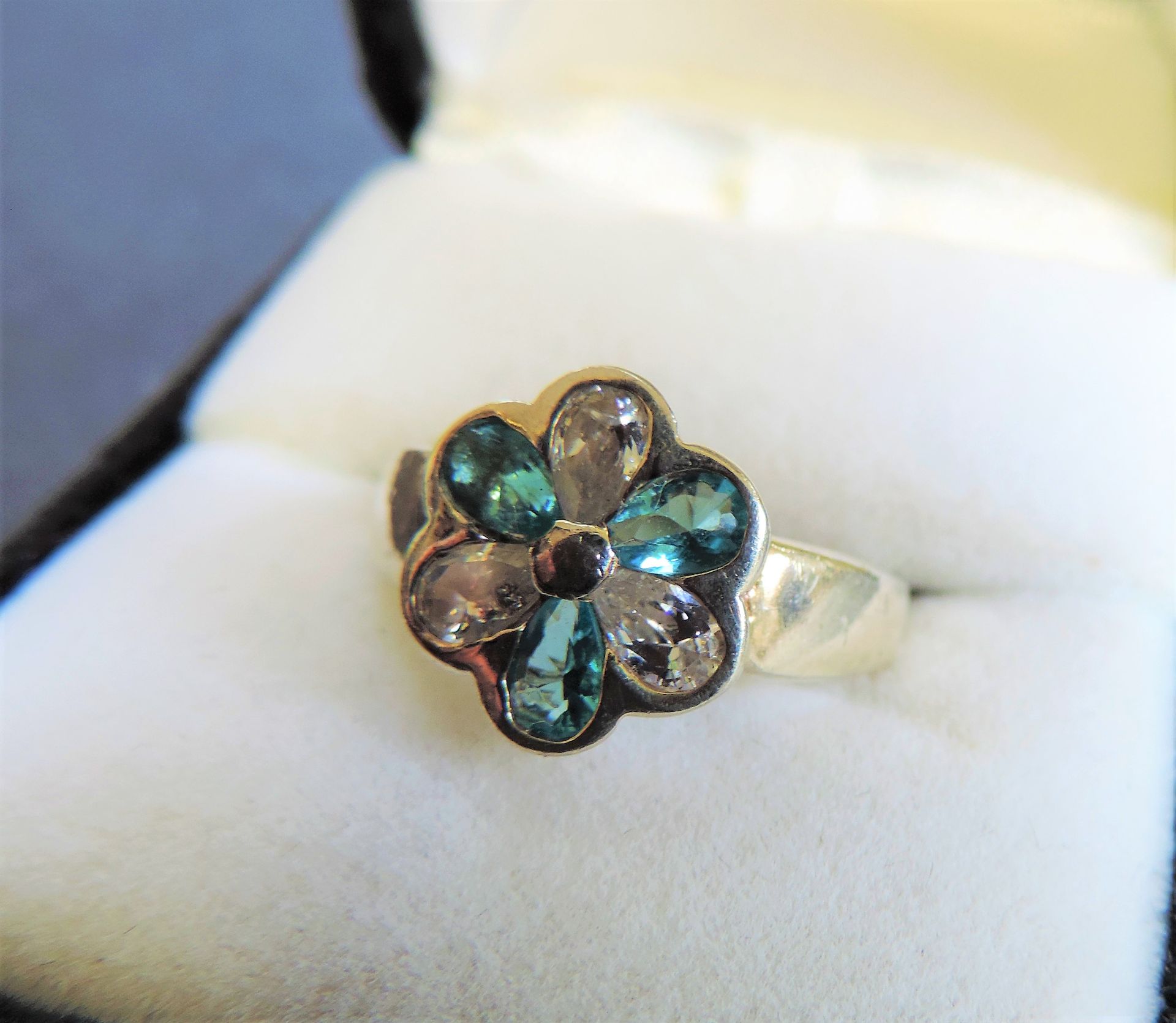 Sterling Silver 1.50ct Blue & White Topaz Ring - Image 8 of 10