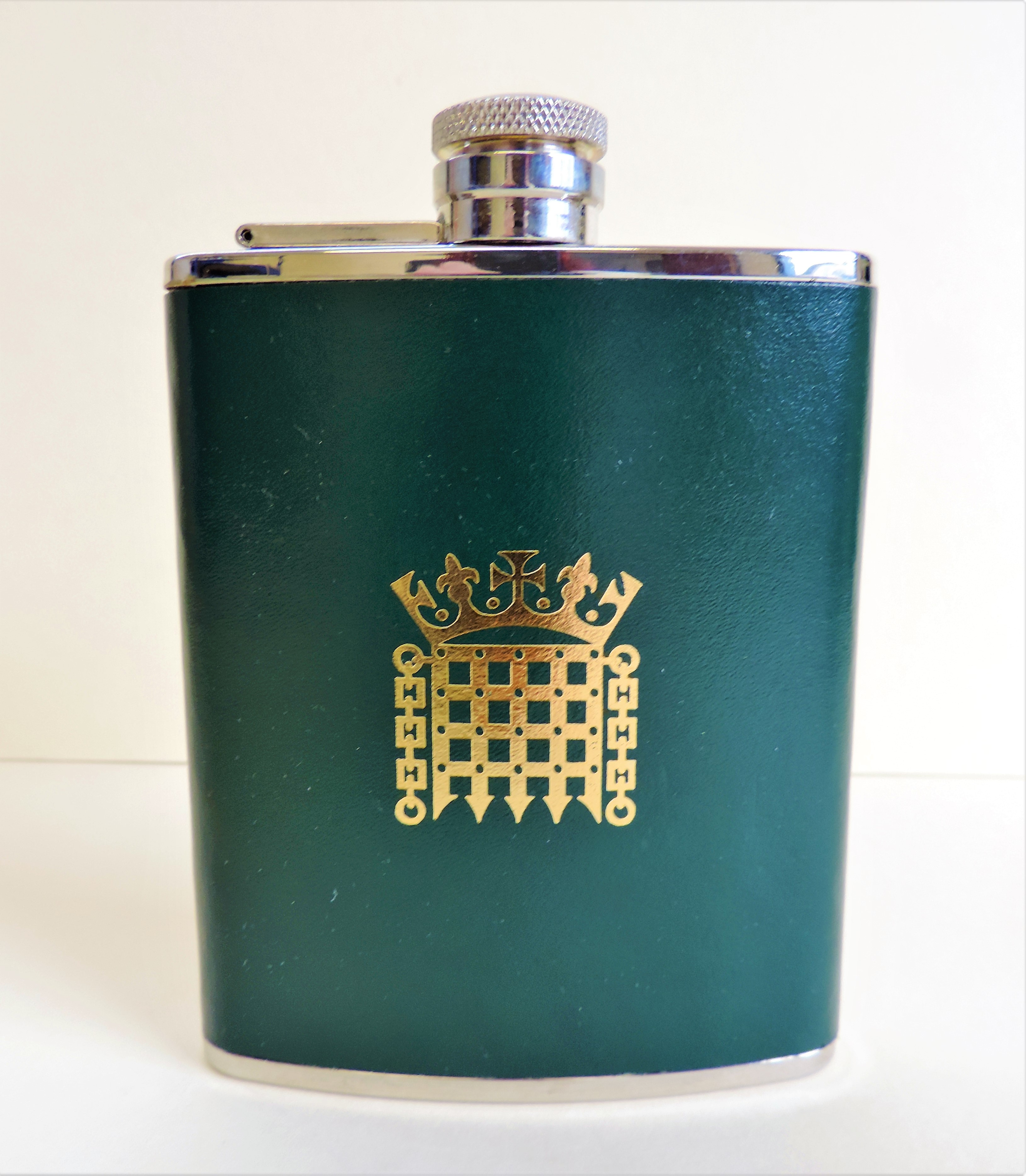 House of Commons Logo 6oz Hip Flask Green Leather - Image 2 of 8