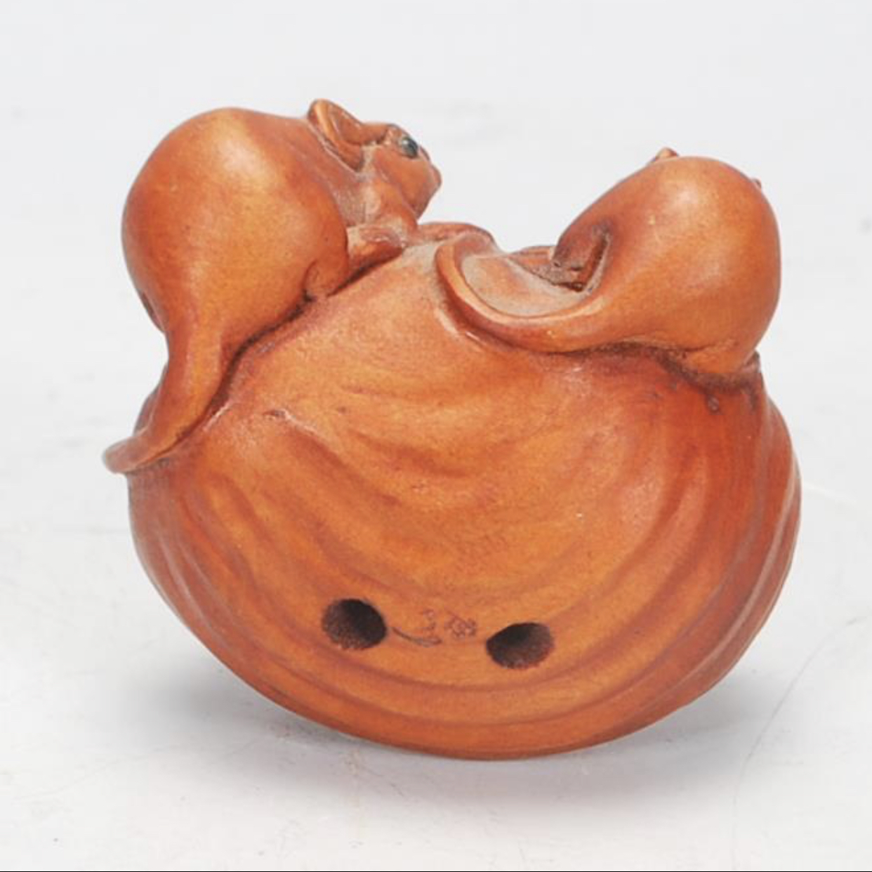 C1900 boxwood netsuke carved family of rats with glass eyes - Image 3 of 5