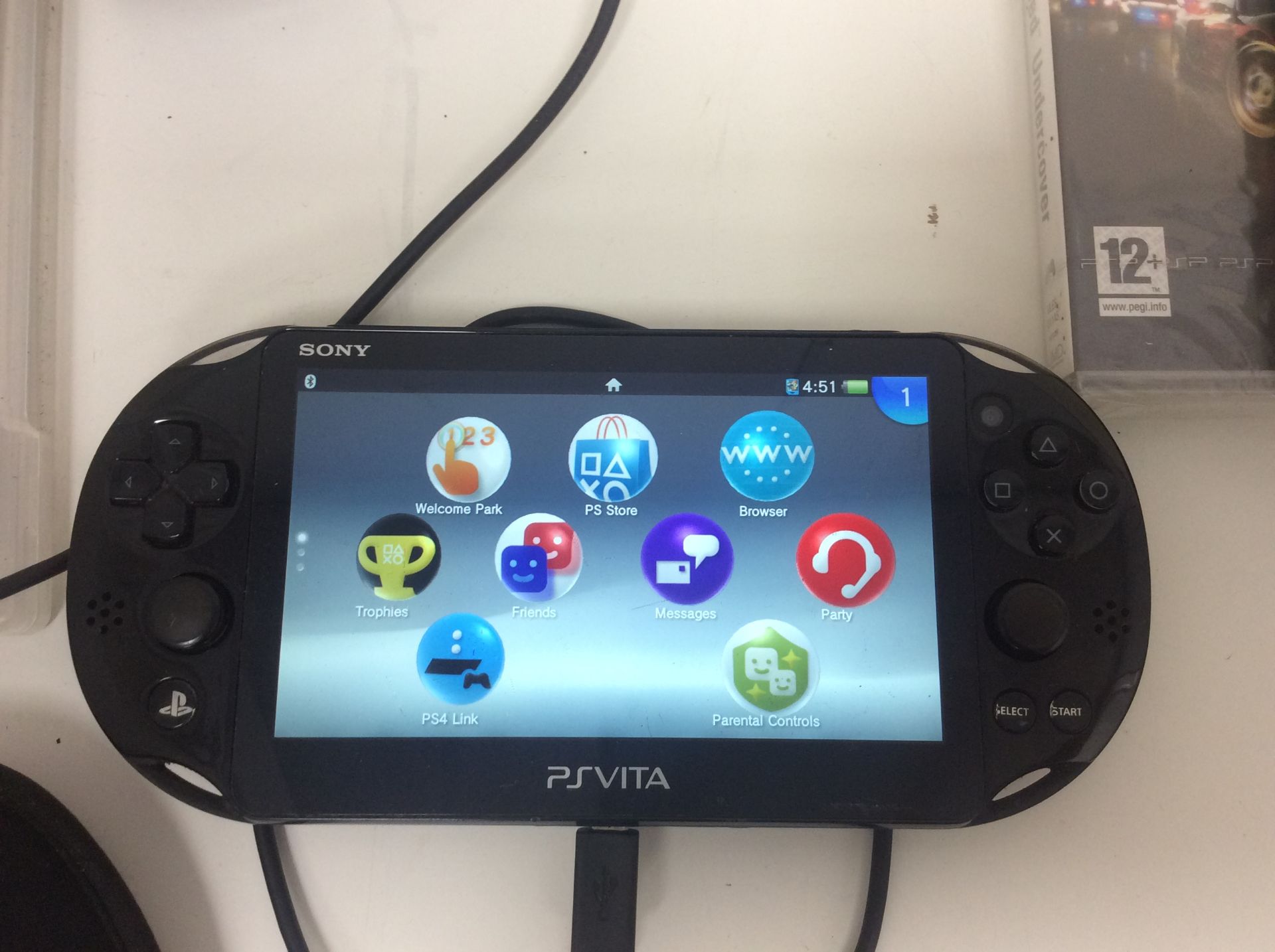 Psvita console plus games and charger - Image 2 of 2