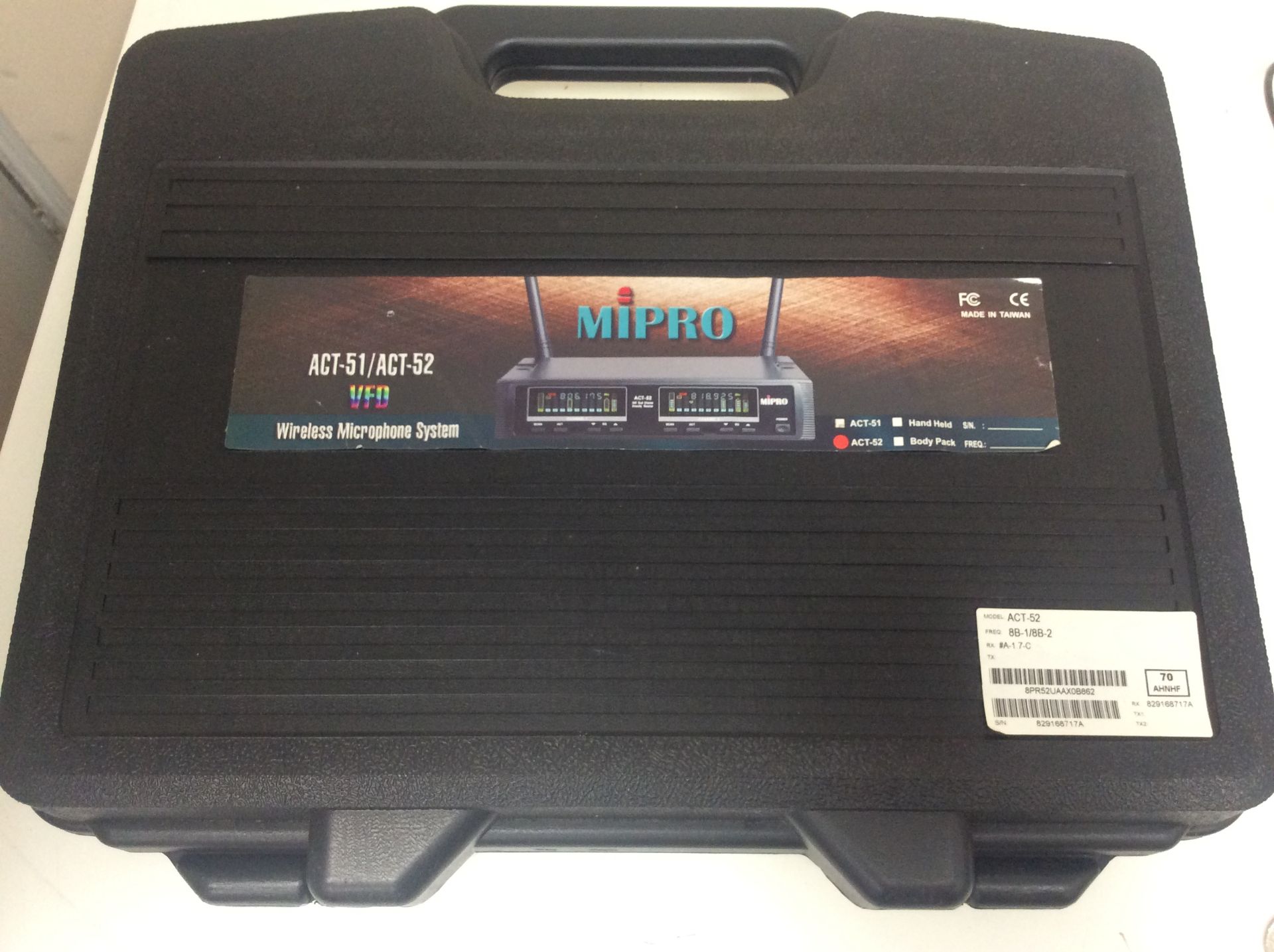 Mipro act-52 wireless receiver in carry case