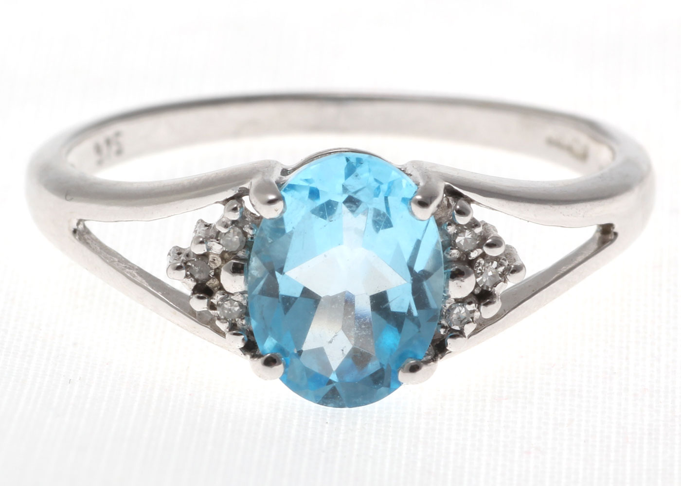 9ct White Gold Diamond And Blue Topaz Ring - Image 5 of 6