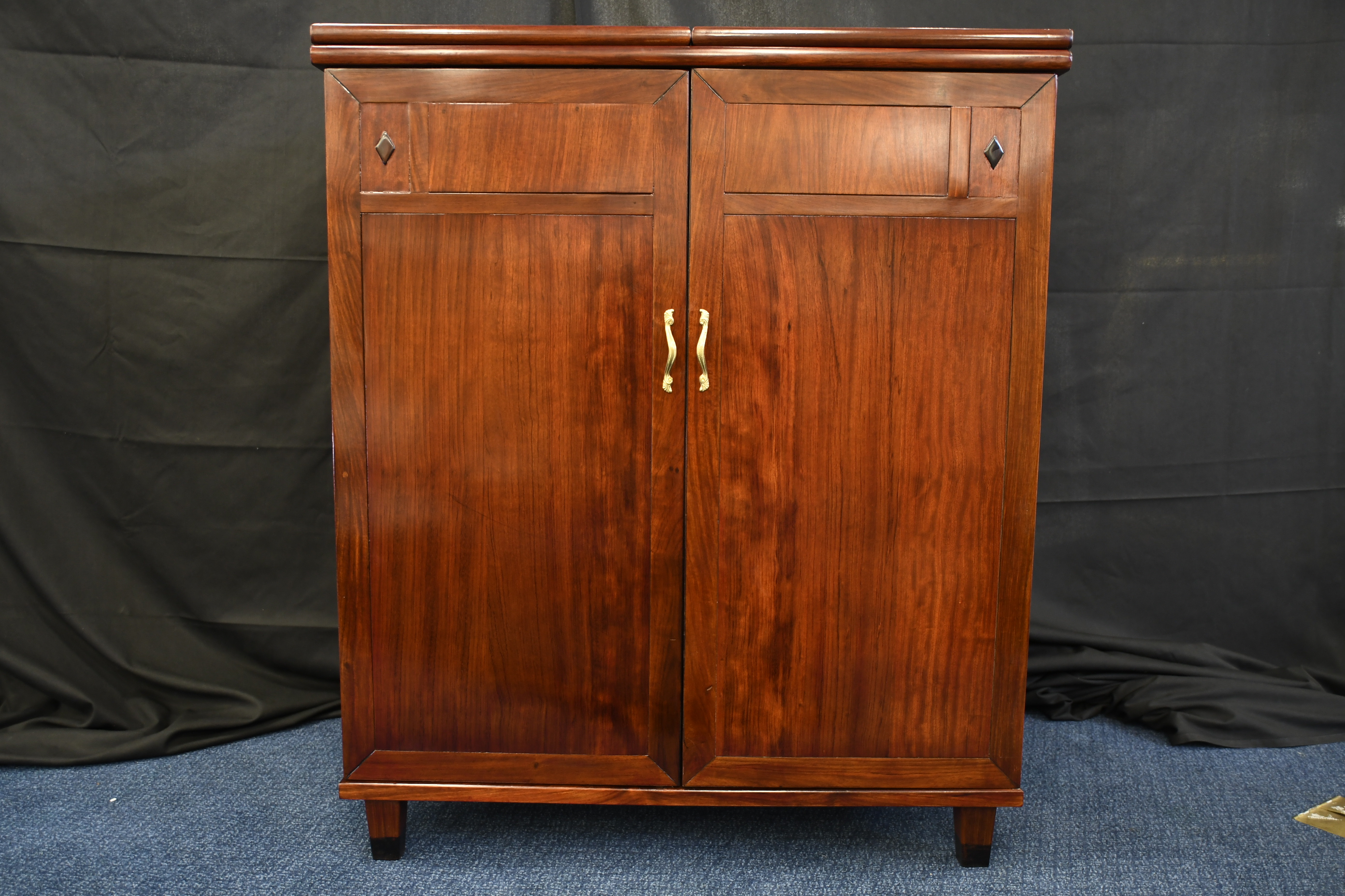 Stunning Solid Rosewood Handmade Cocktail Cabinet/Bar - Image 3 of 11