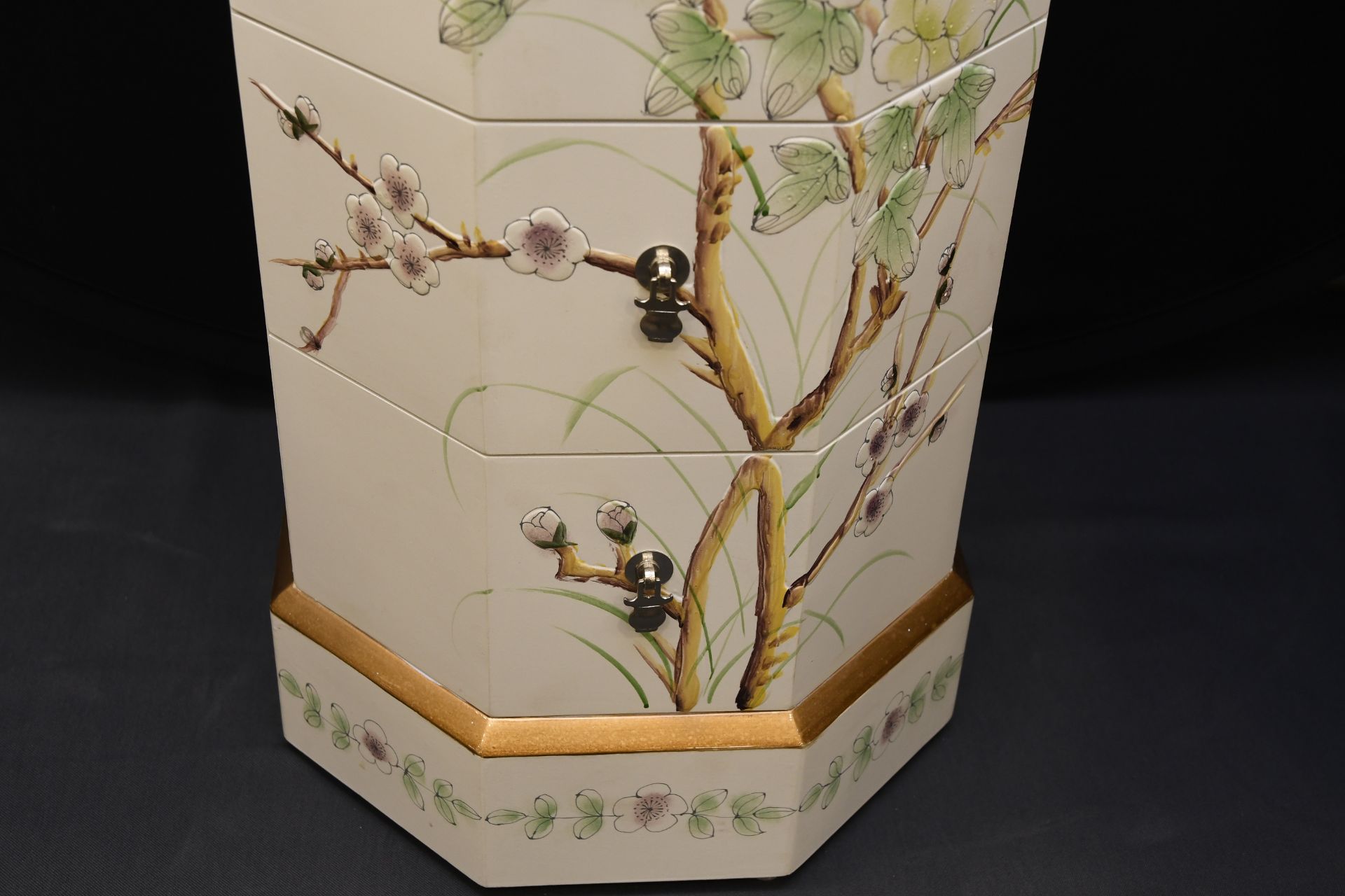 White 8 Drawer Lacquer Hand Painted Pedestal - Image 5 of 12