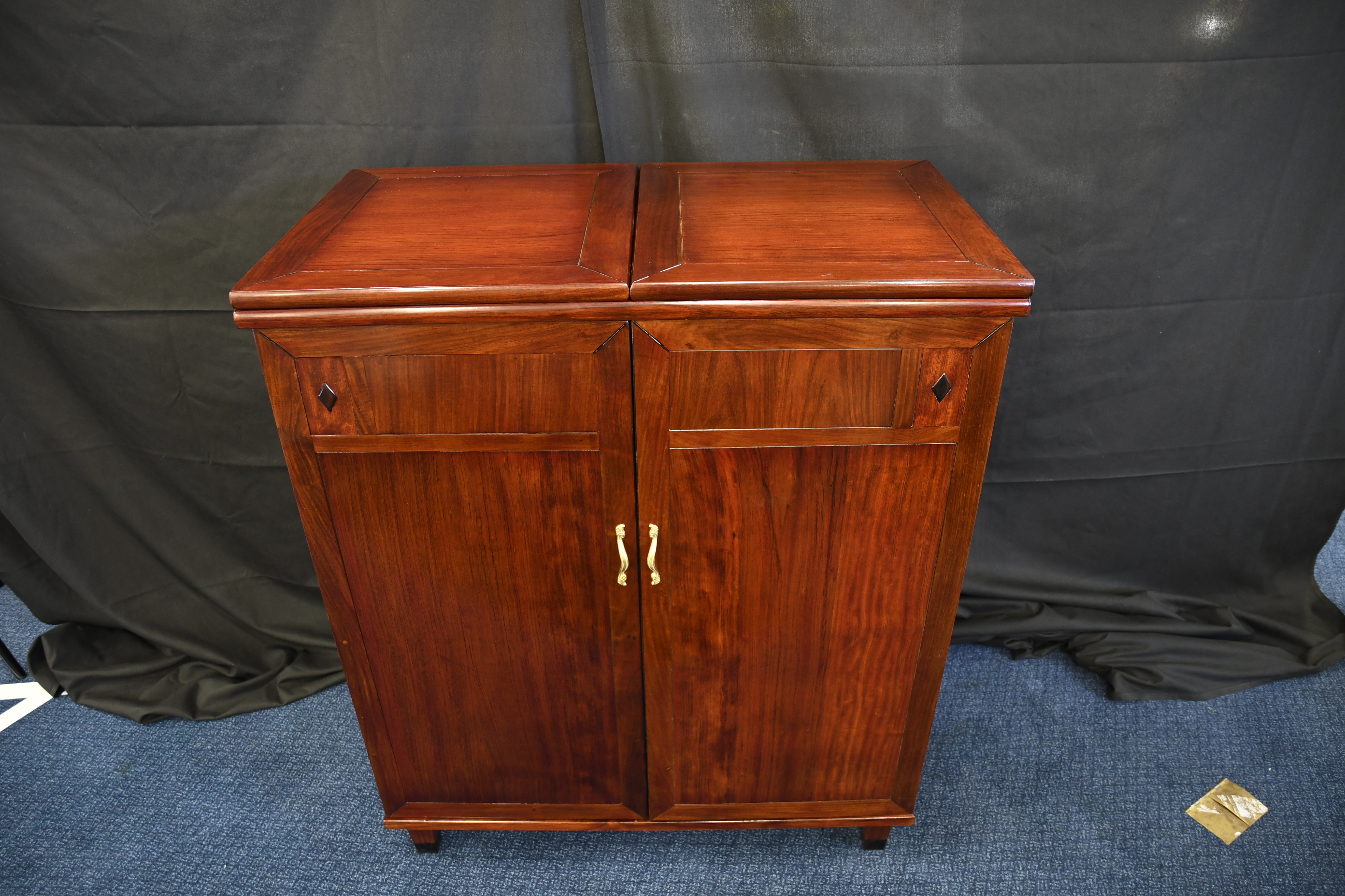 Stunning Solid Rosewood Handmade Cocktail Cabinet/Bar - Image 8 of 11