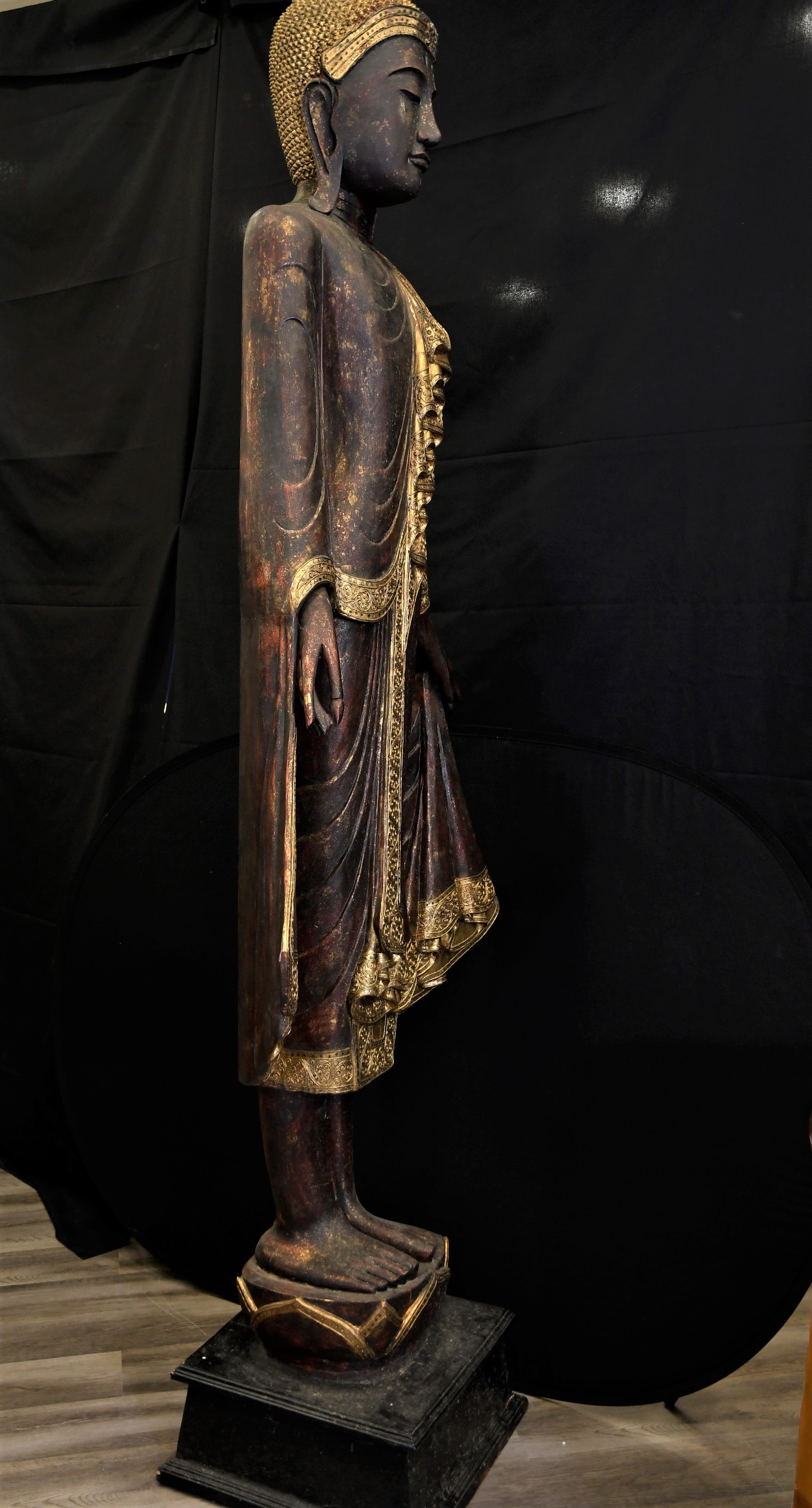 9ft Hand Carved Wooden Thai Goddess - Image 5 of 7