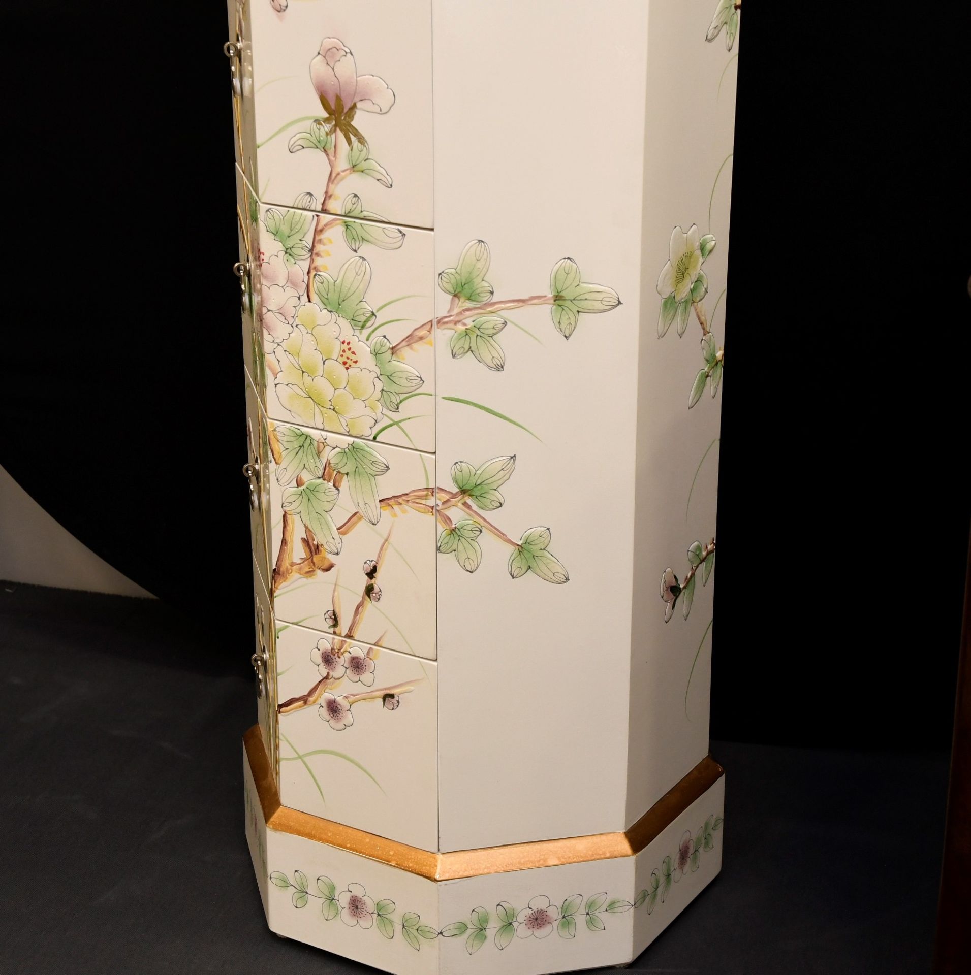 White 8 Drawer Lacquer Hand Painted Pedestal - Image 7 of 12