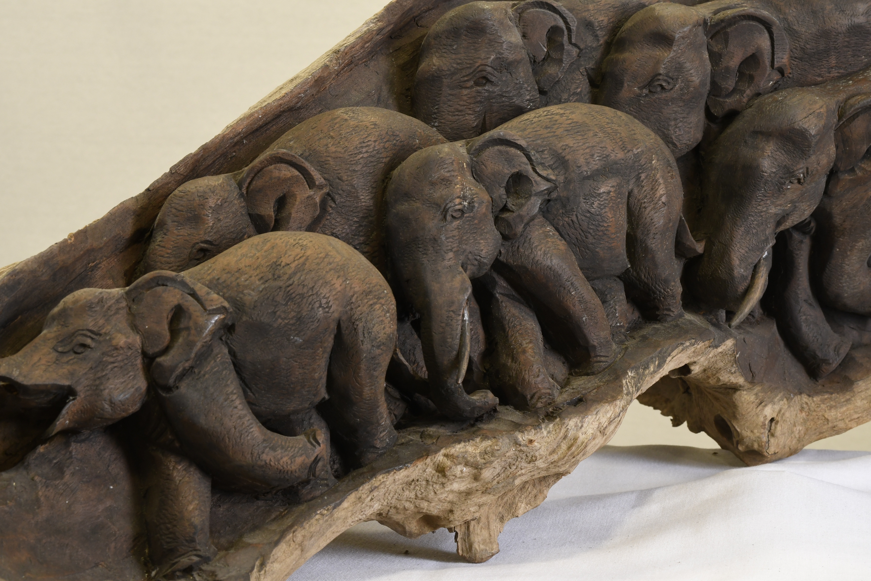 Amazing 4ft Hand carved Wooden Elephant Sculpture. Carved from One Piece of Wood. - Image 8 of 9