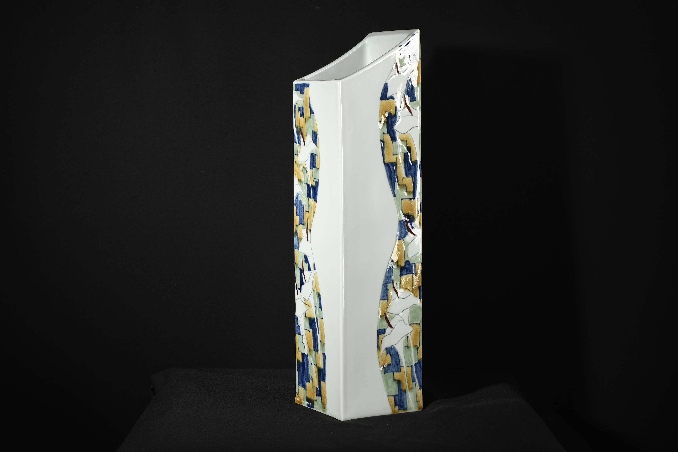 Stunning Original Hand Painted Jing Art Vase - Image 3 of 11