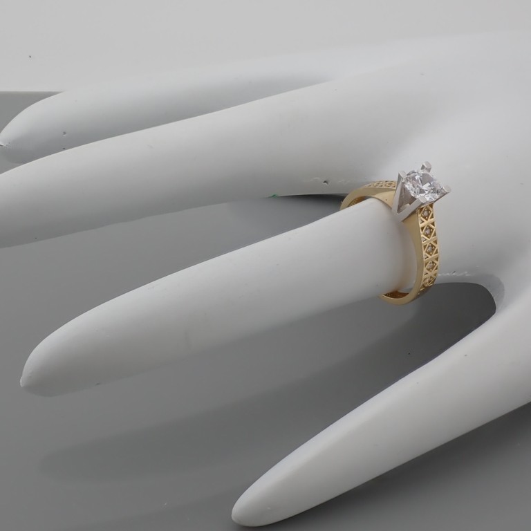 14K Yellow and White Gold Ring - Swarovski Zirconia Solitaire. - Image 4 of 6