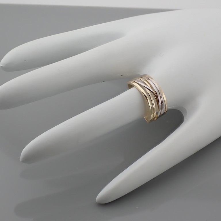 14K Yellow Gold Ring - Italian Design. - Image 4 of 5