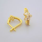 14K Yellow Gold Earring - Swarovski Zirconia .