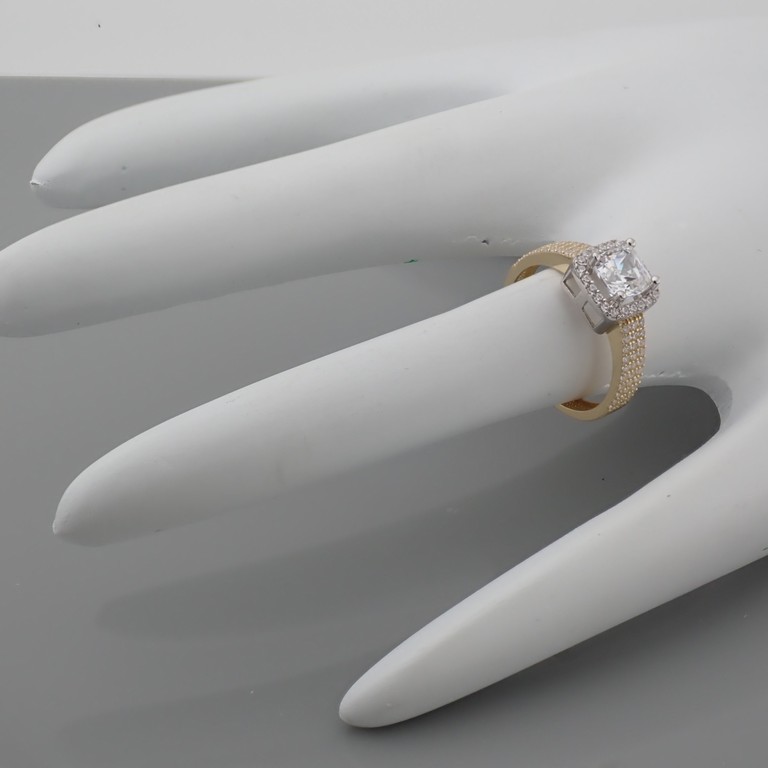 14K Yellow and White Gold Ring - Swarovski Zirconia Solitaire. - Image 4 of 5