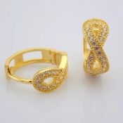 14K Yellow Gold Earring - Swarovski Zirconia .