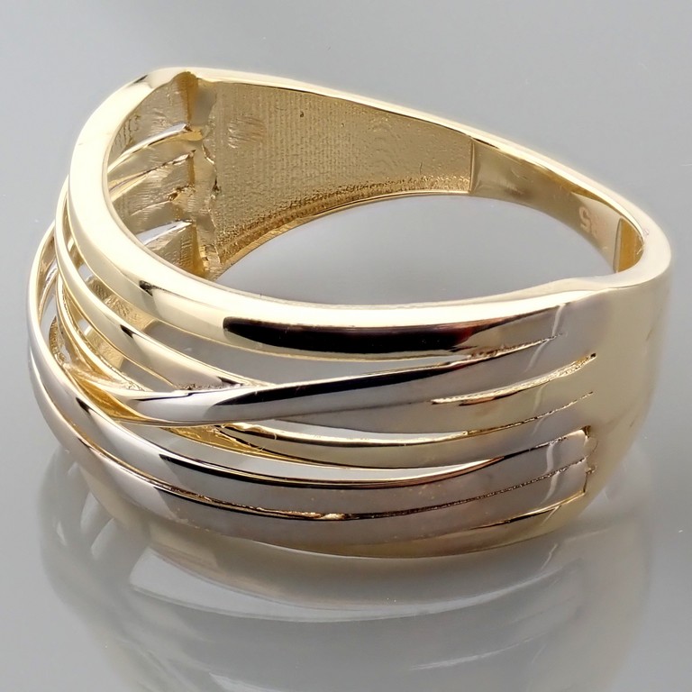 14K Yellow Gold Ring - Italian Design. - Image 3 of 5