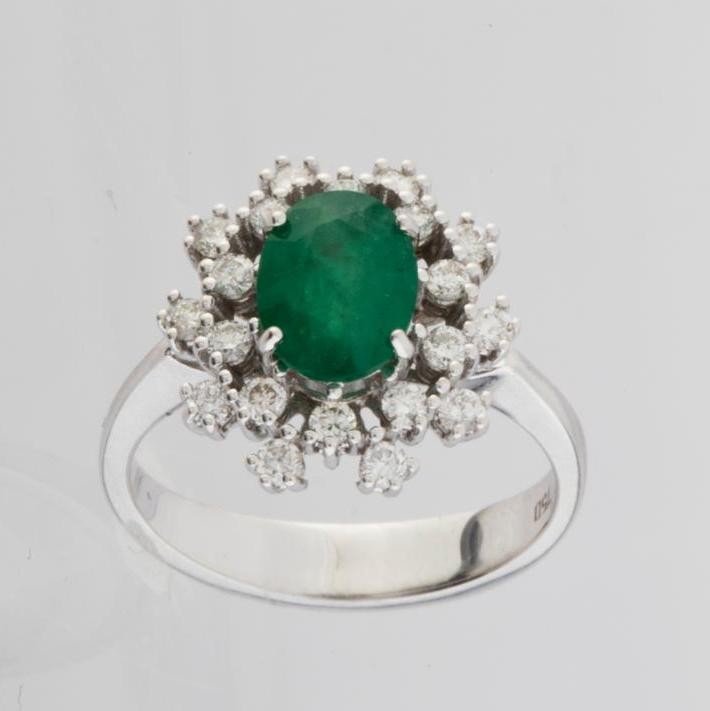 18K White Gold Emerald Cluster Ring Total 1.45 ct - Image 3 of 4