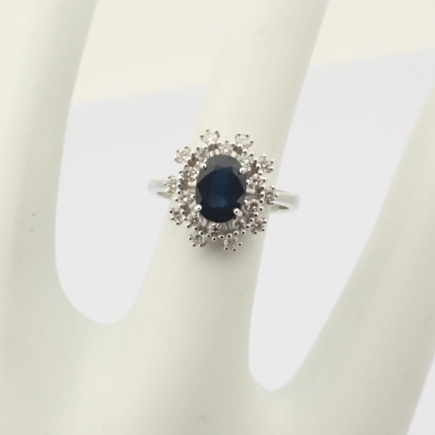 18K White Gold Sapphire Cluster Ring Total 1.45 ct - Image 3 of 6