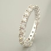 14K White Gold - 2,37 ct Eternity Diamond Ring