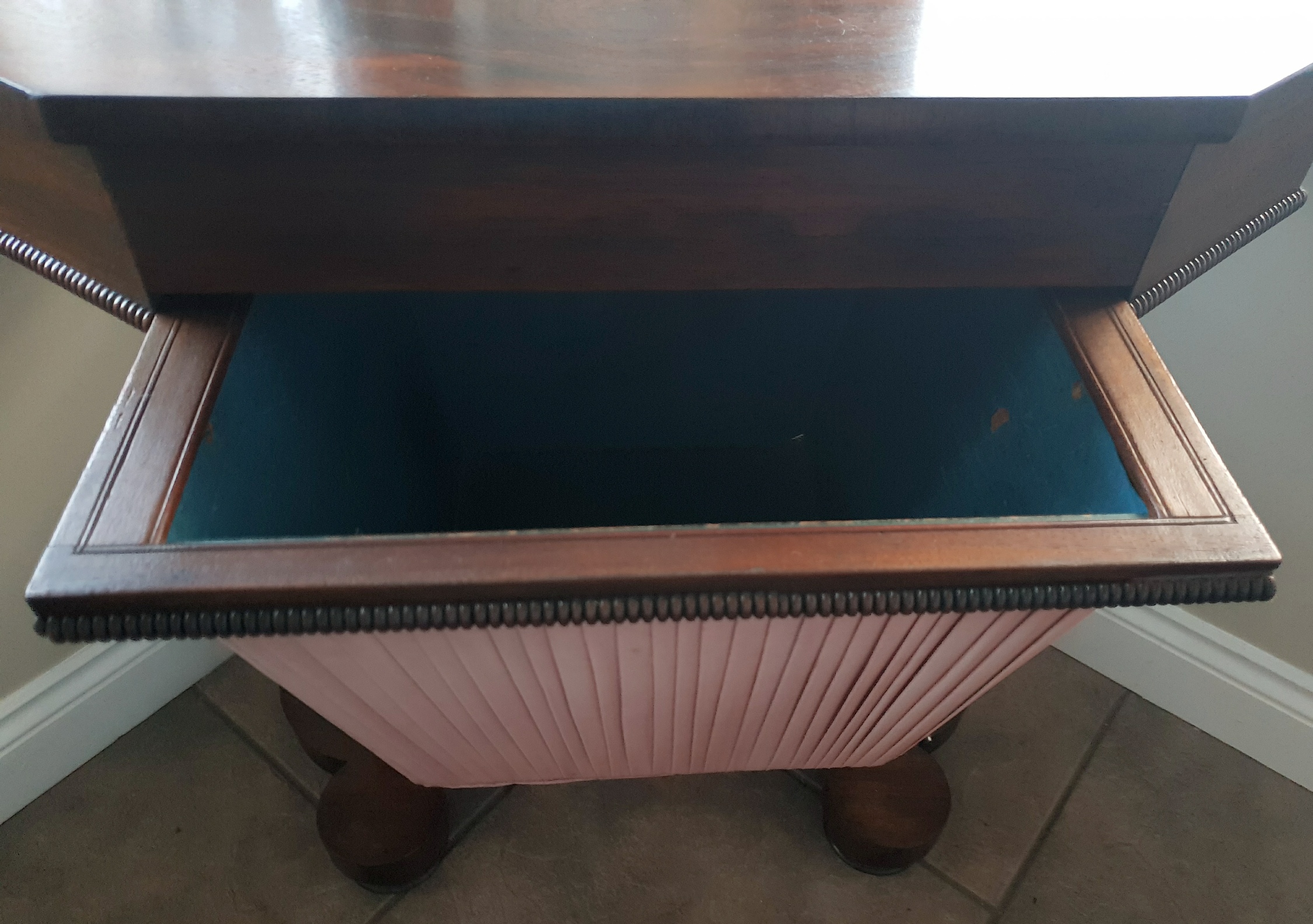 Antique Victorian / Edwardian Rosewood Sewing Table With Drawer 28 inches tall - Image 3 of 3