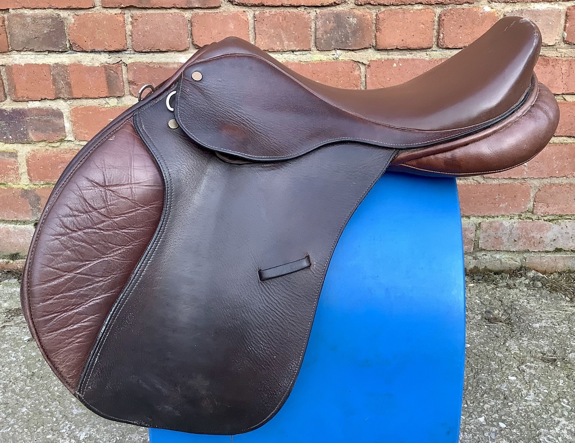 17" Medium English Jumping Saddle - Brown