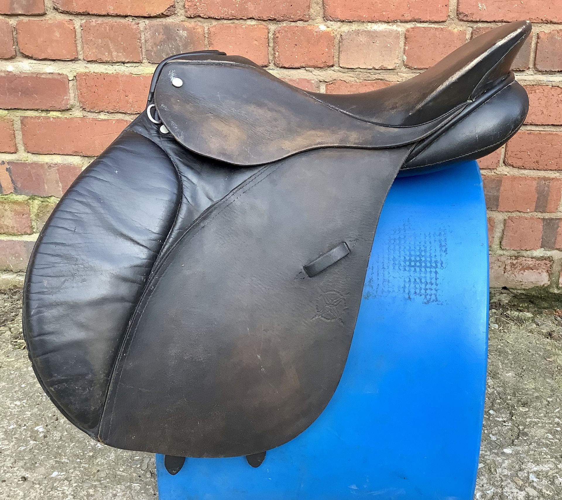 17" Wide English GP Saddle - Black