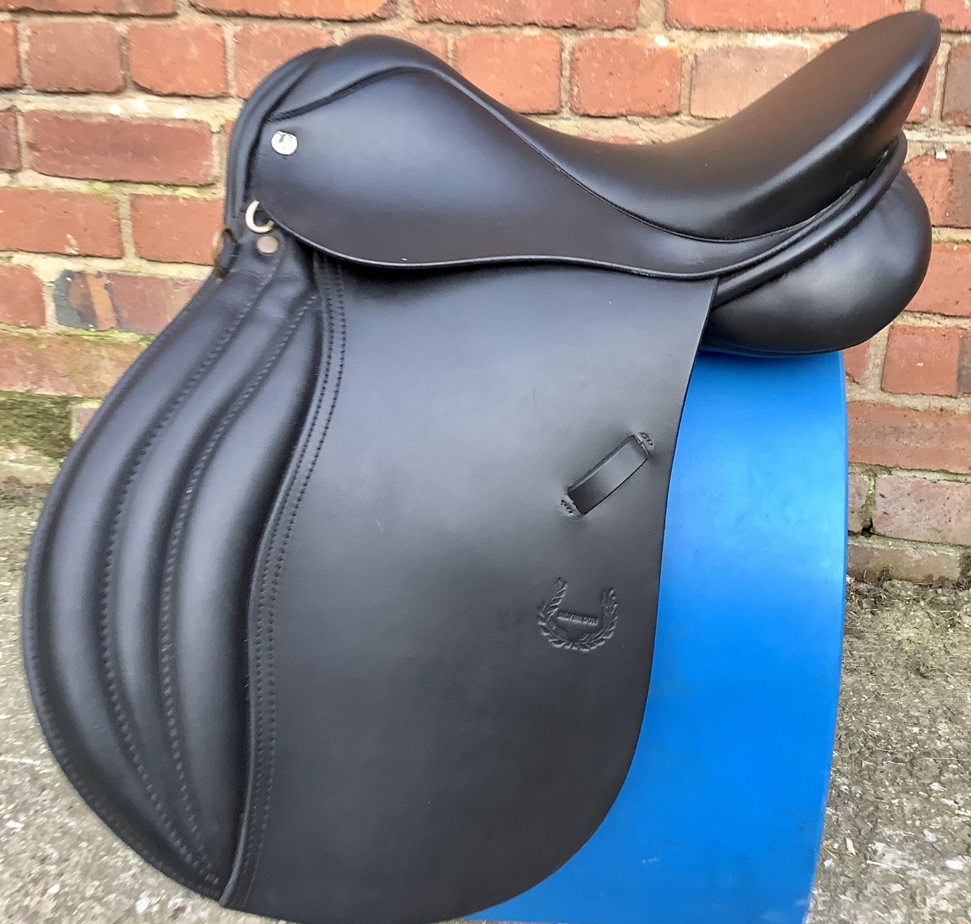 17" Medium Silver Dun GP Saddle - Black