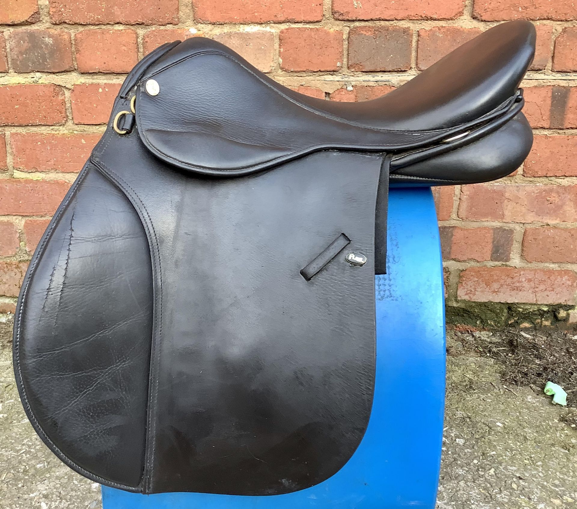 18" Medium GFS VSD Saddle with Flair - Black