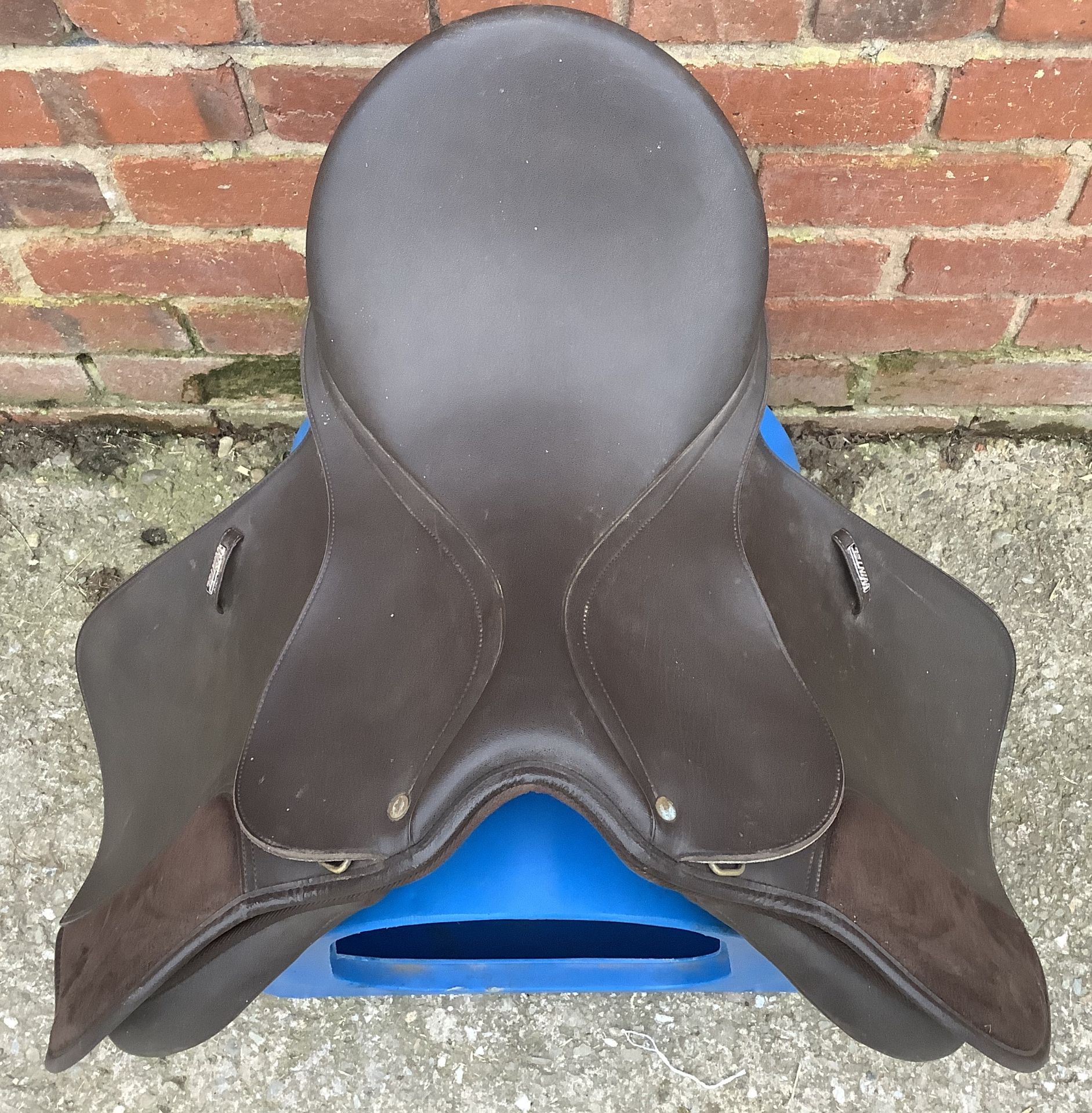 16 1/2” XW Wintec Changeable Gullet GP Saddle - Brown - Image 8 of 11