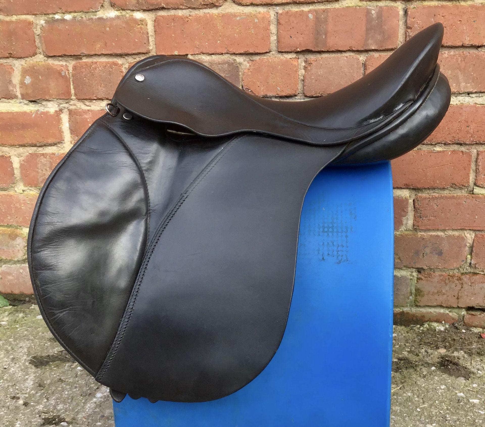 17" Wide Kent Equestrian Supplies Cob GP Saddle - Black - Image 2 of 11