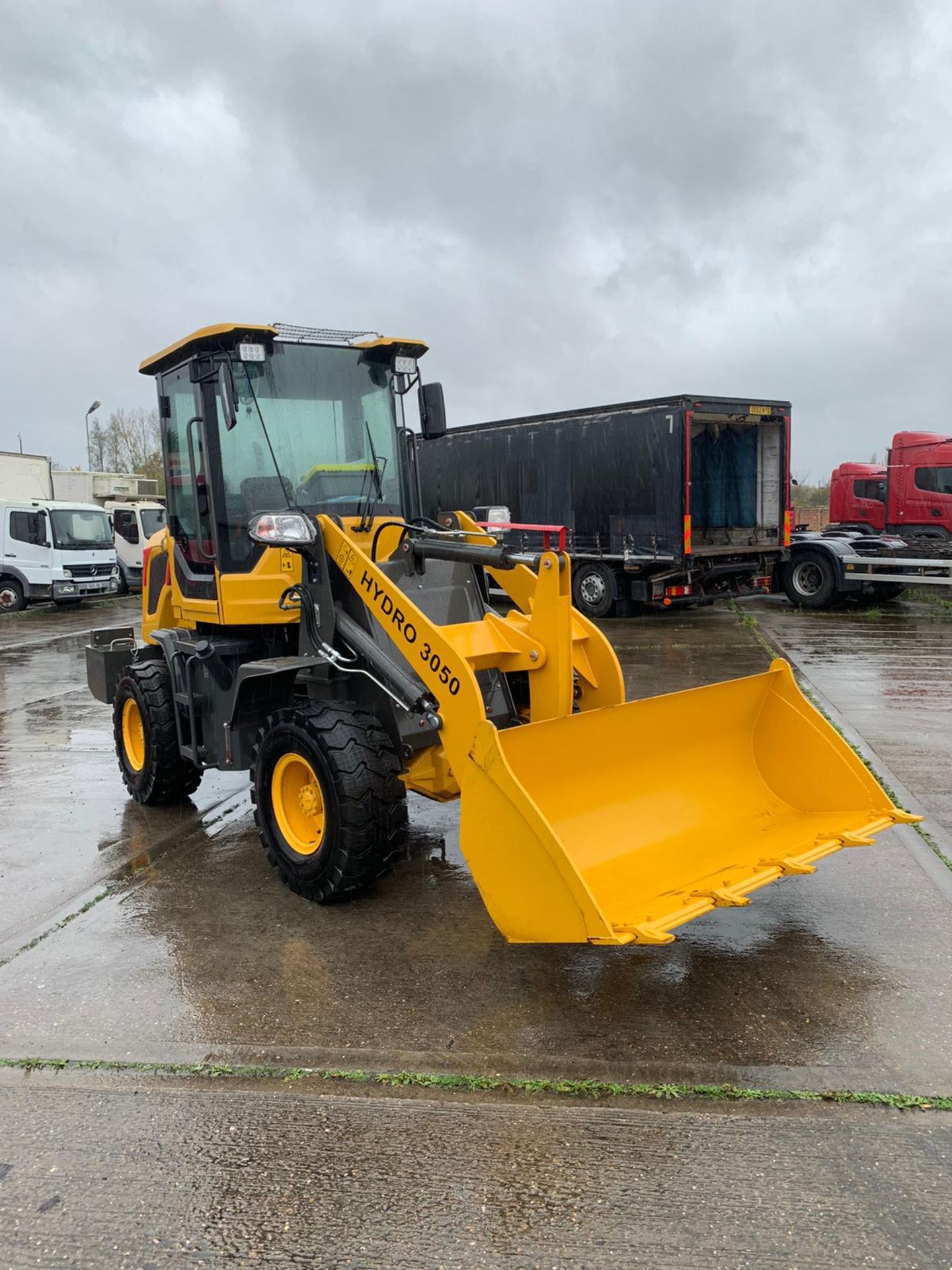 Unused Hydro loading shovel - Image 2 of 9