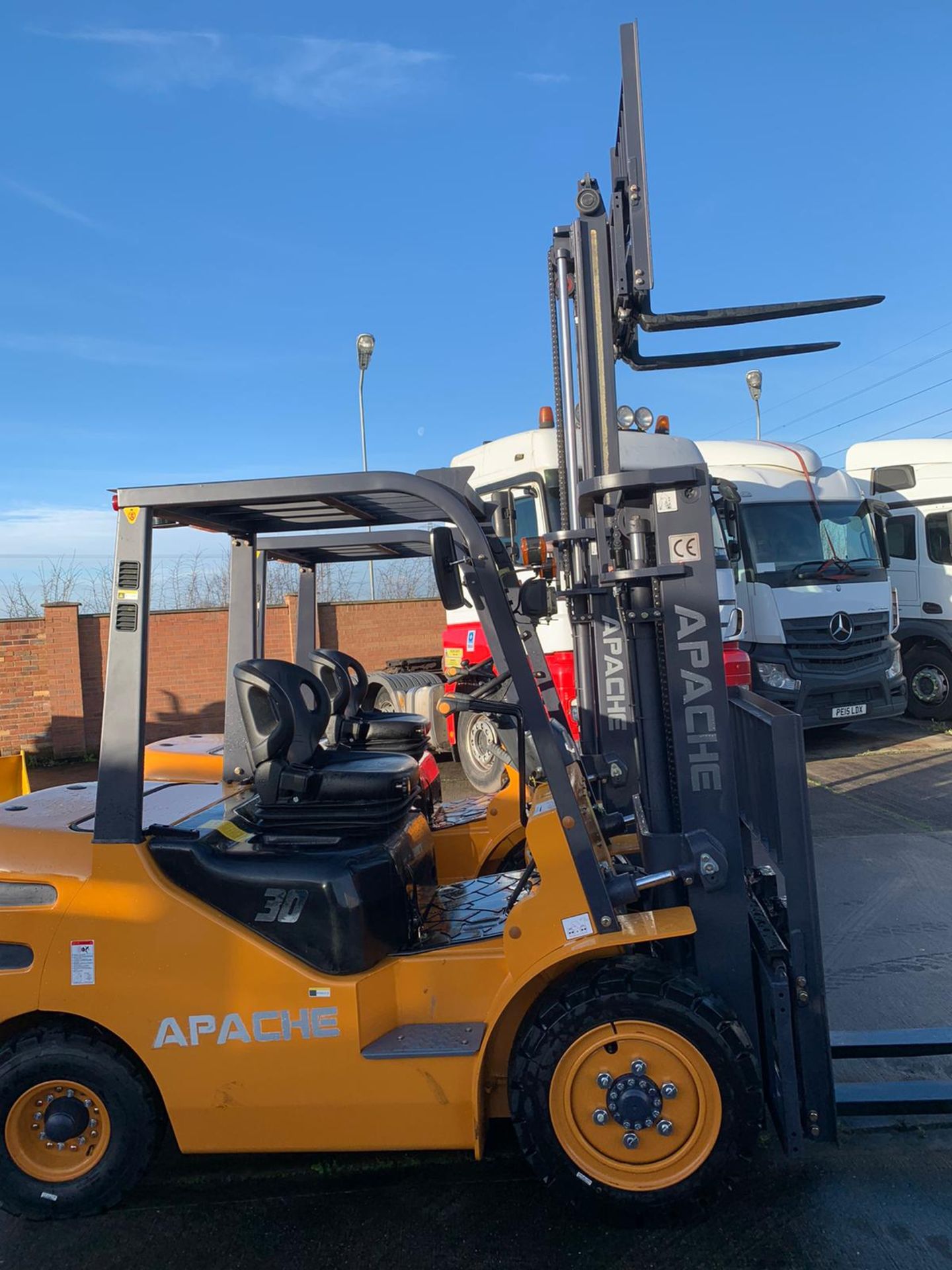 Apache 3 ton diesel forklift - Image 9 of 11