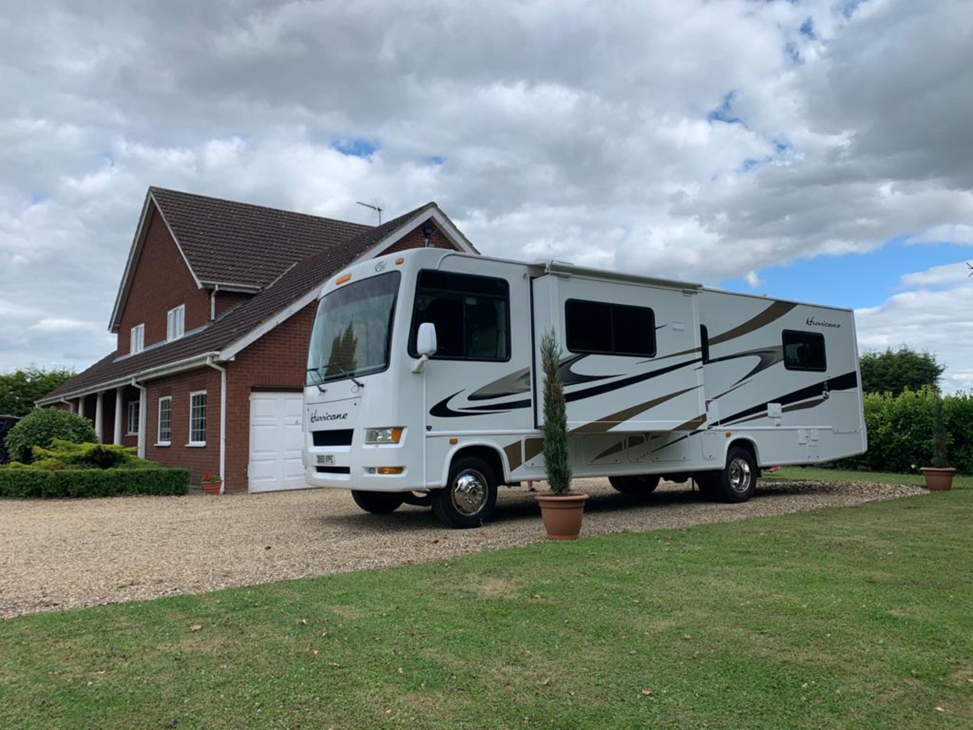 2009, RV Four Winds Hurricane Motorhome with Twin Slide Out (no VAT on hammer) - Image 4 of 8