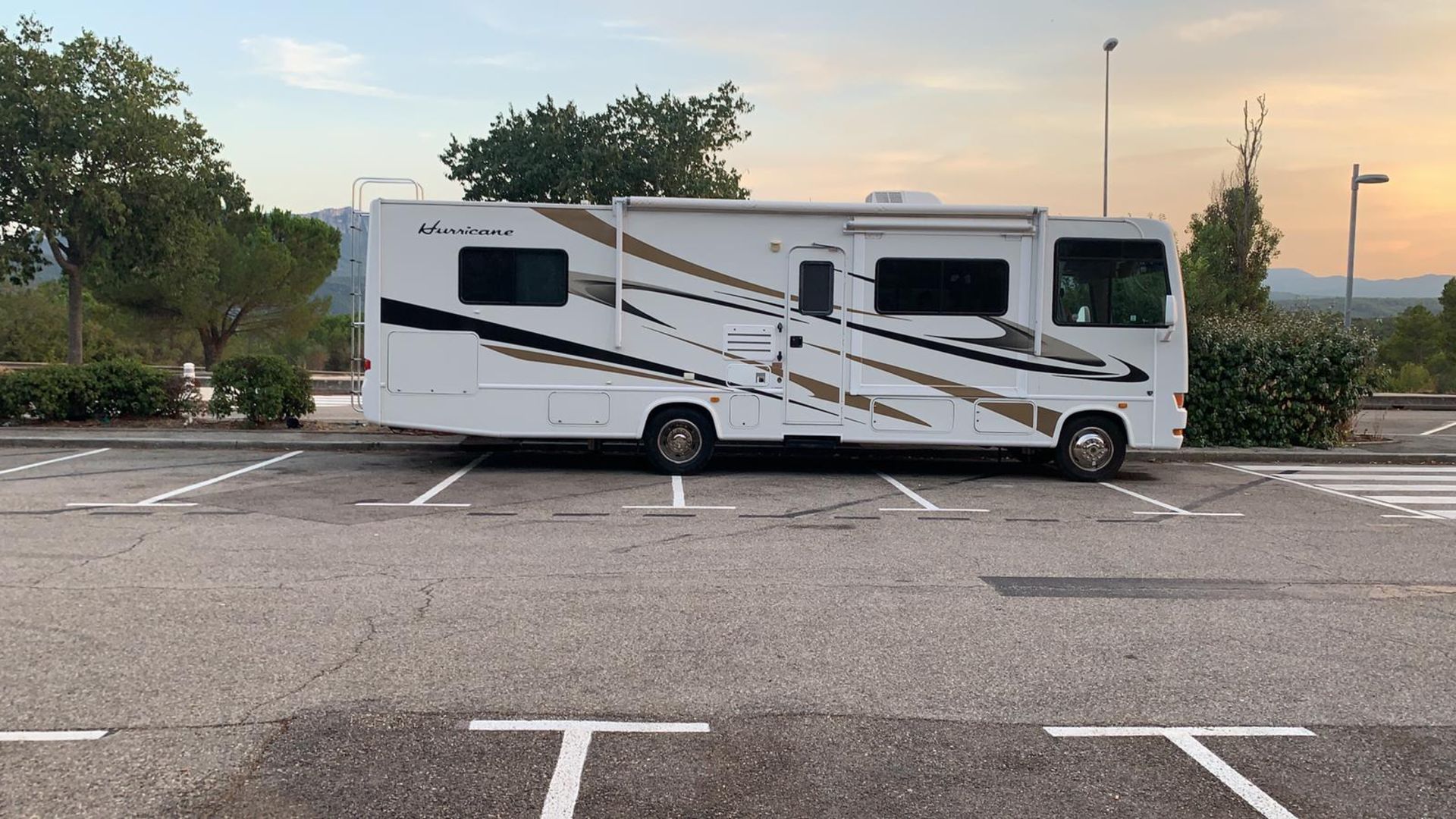 2009, RV Four Winds Hurricane Motorhome with Twin Slide Out (no VAT on hammer) - Image 5 of 8