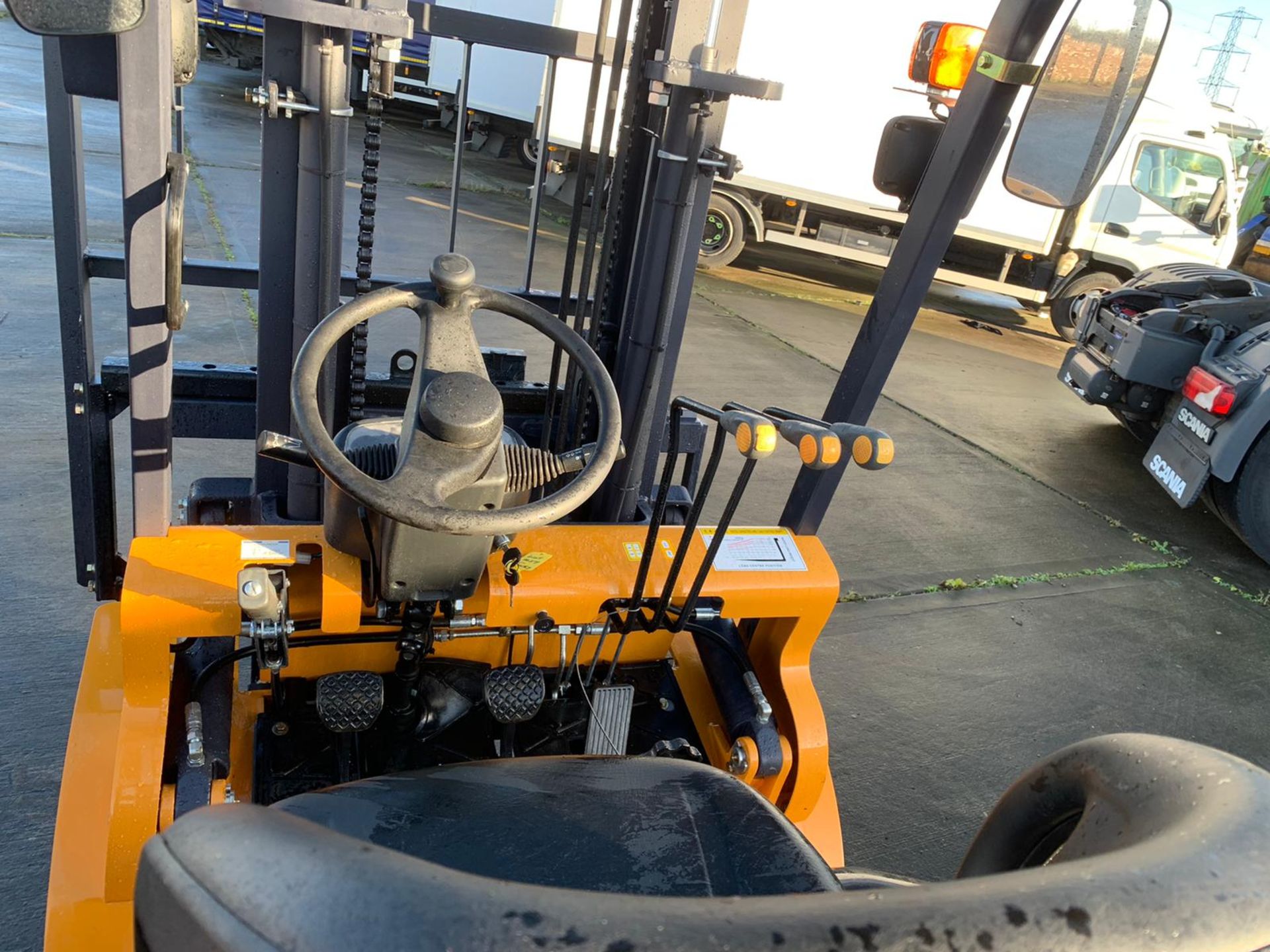 Apache 3 ton diesel forklift - Image 5 of 11