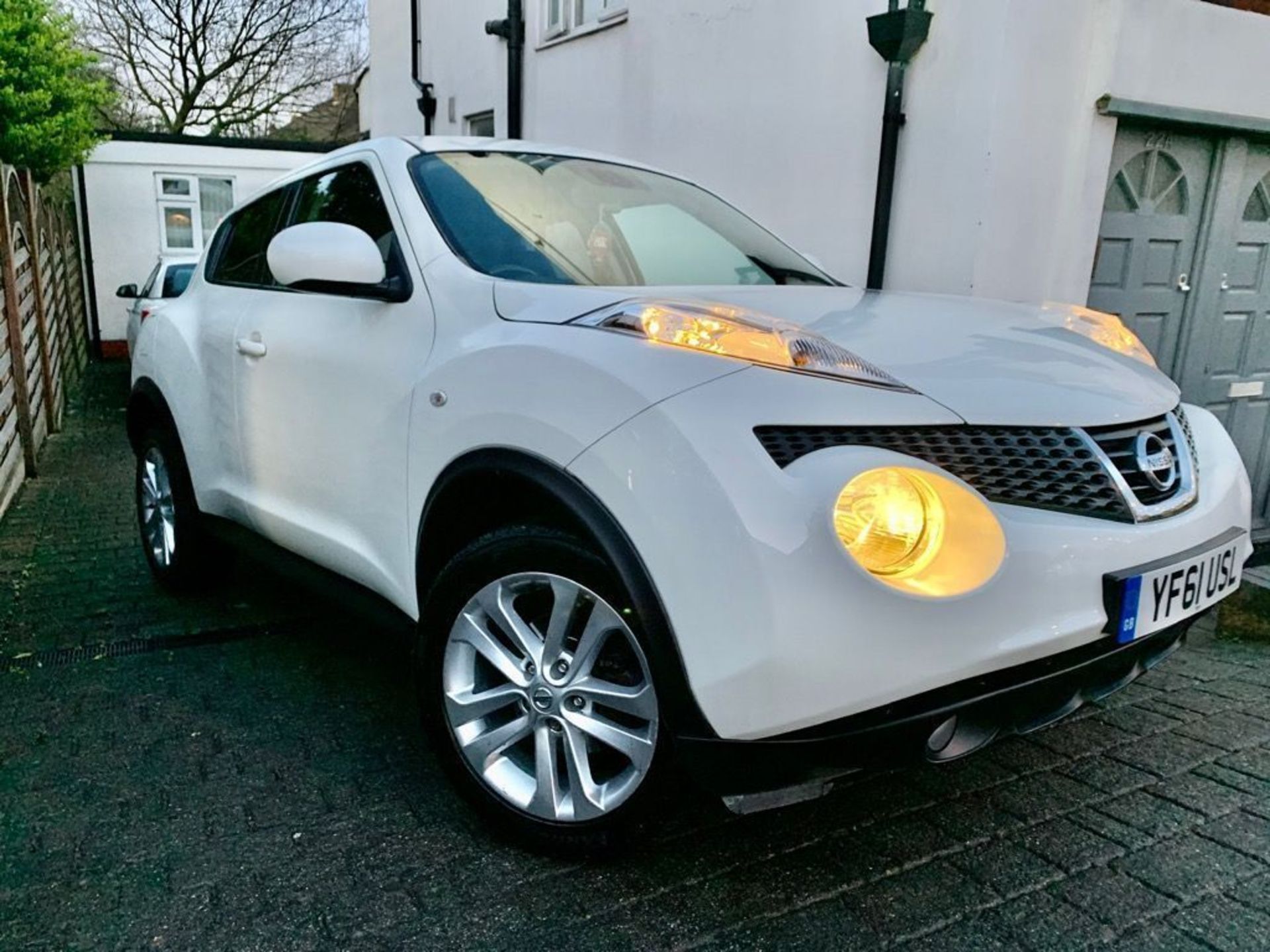 Nissan Juke 2011 (61 reg) 1.6 16v Tekna CVT 5dr - Image 2 of 9