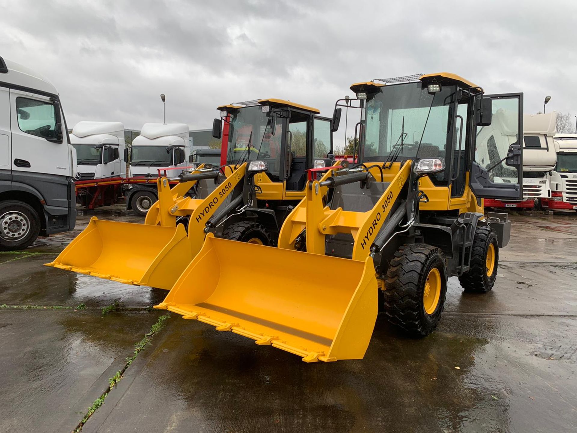 Unused Hydro loading shovel - Image 3 of 10