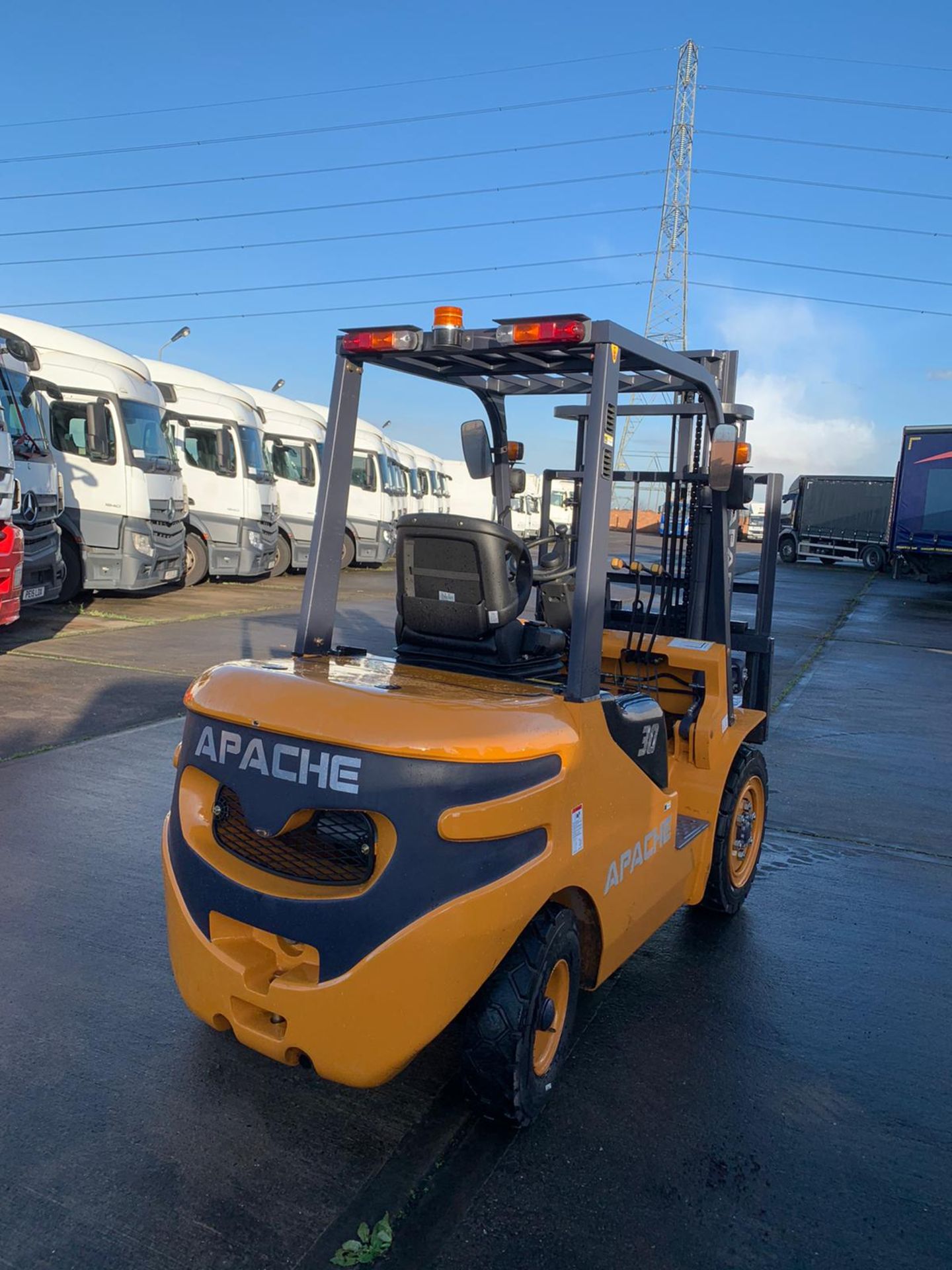 Apache 3 ton diesel forklift - Image 4 of 11