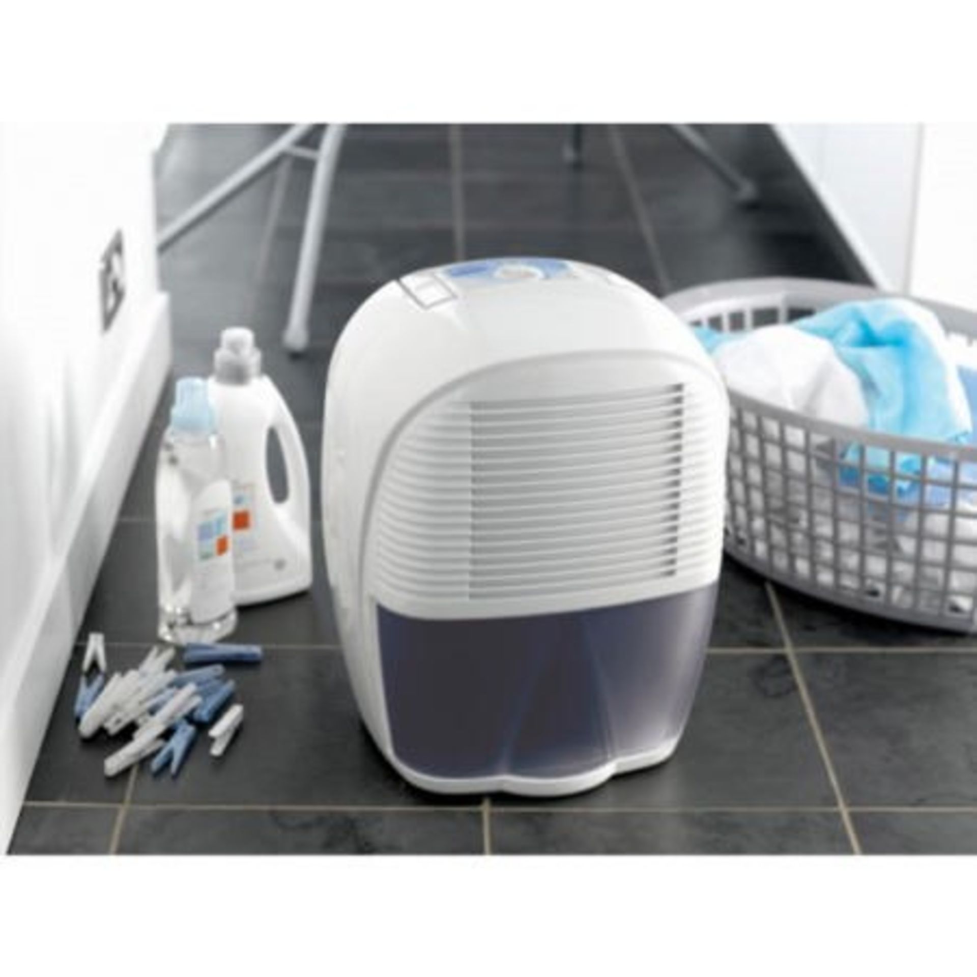 New (P153) Delonghi10L Dehumidifier Suitable For Rooms Up To 15M² 2.3 Litre Water Tank With A...