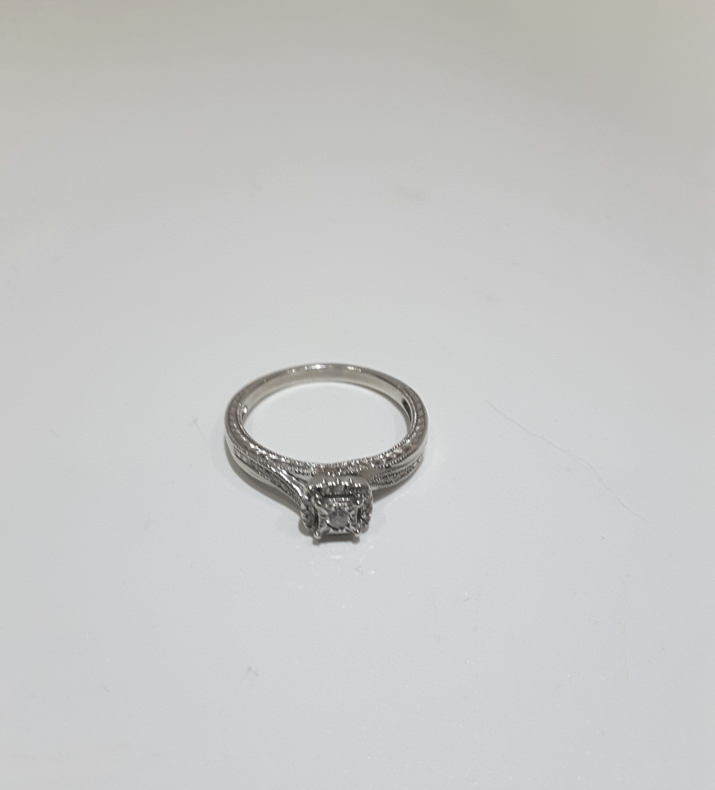 Silver Solitaire Diamond Ring With Twist Band - Image 4 of 4