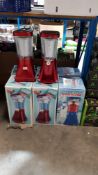 8 Items : 6 X Home Diner Slushy Maker (2 X No Box ) & 2 X Freezy Bear Slushie Machine 8 Items : 6