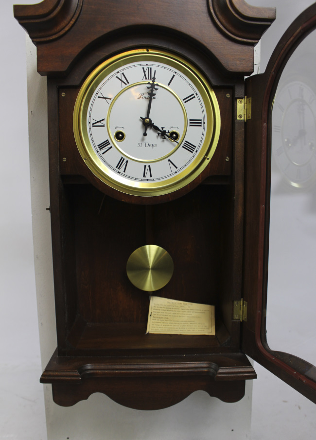 Lincoln Mahogany 31 Day Regulator Wall Clock - Image 4 of 5