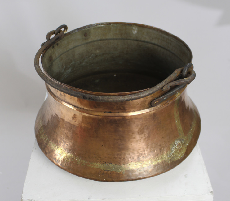 Large Copper Bowl with Handle - Image 3 of 4