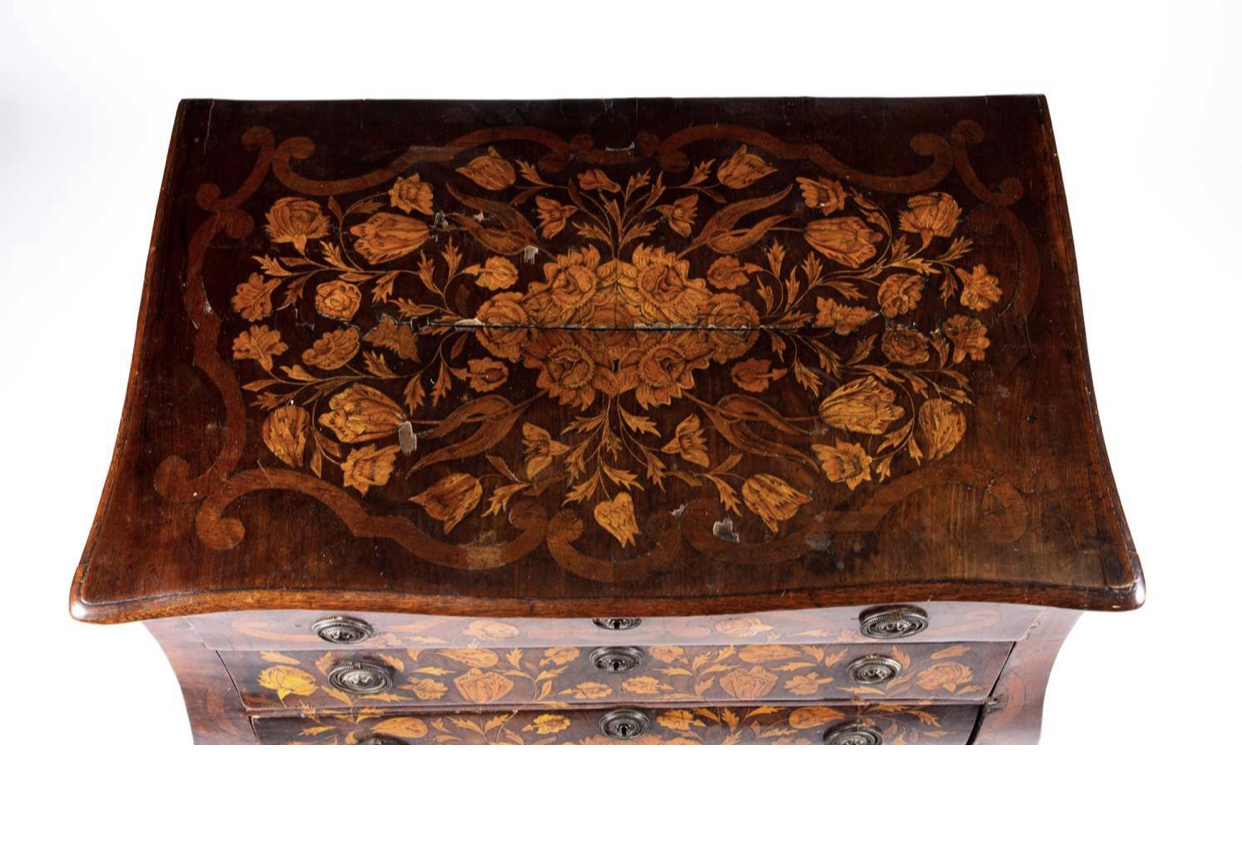 C18th Dutch marquetry bombe shaped chest of four drawers - Image 2 of 4