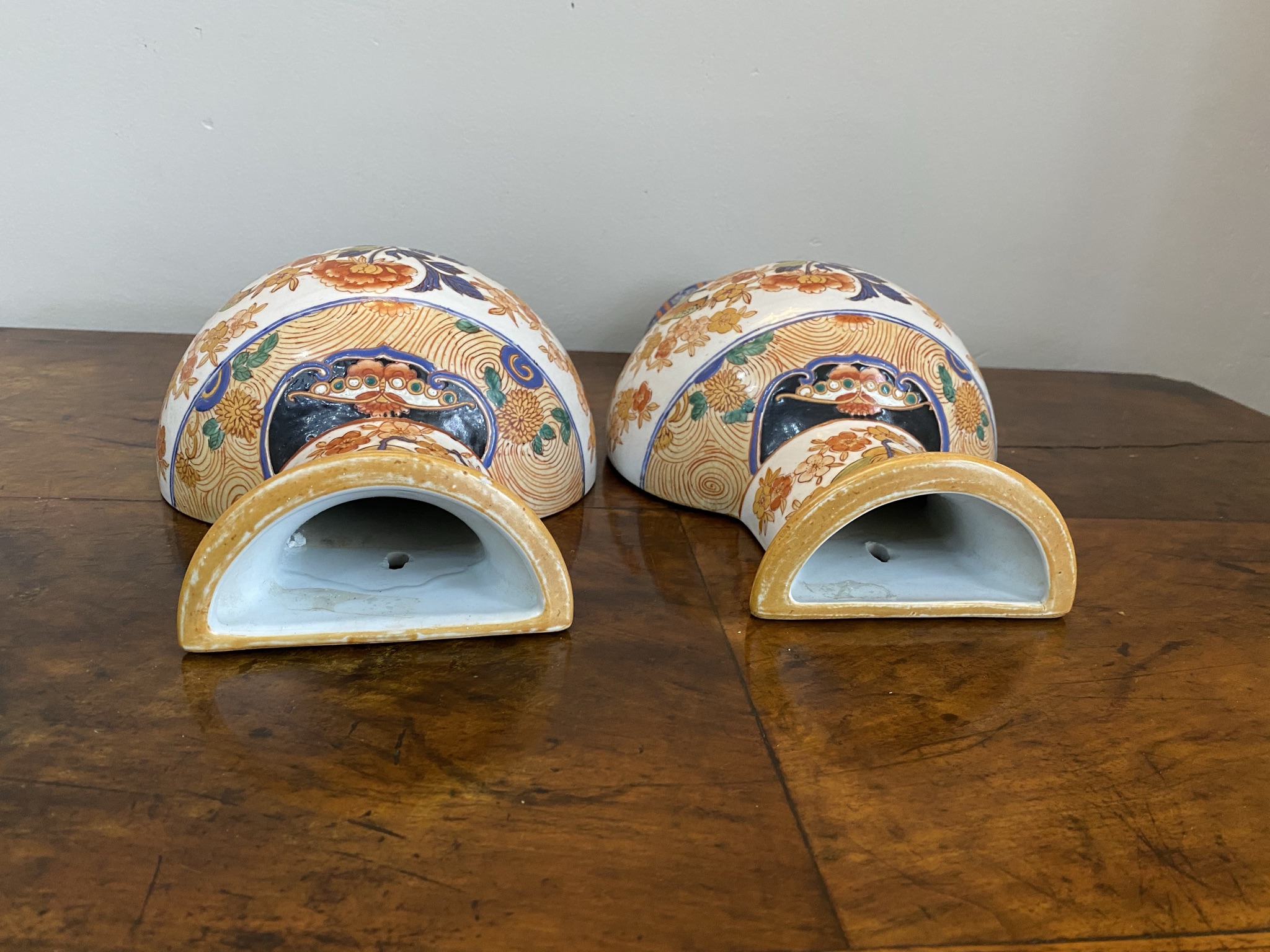 Pair of flatback Imari vases - Image 4 of 5