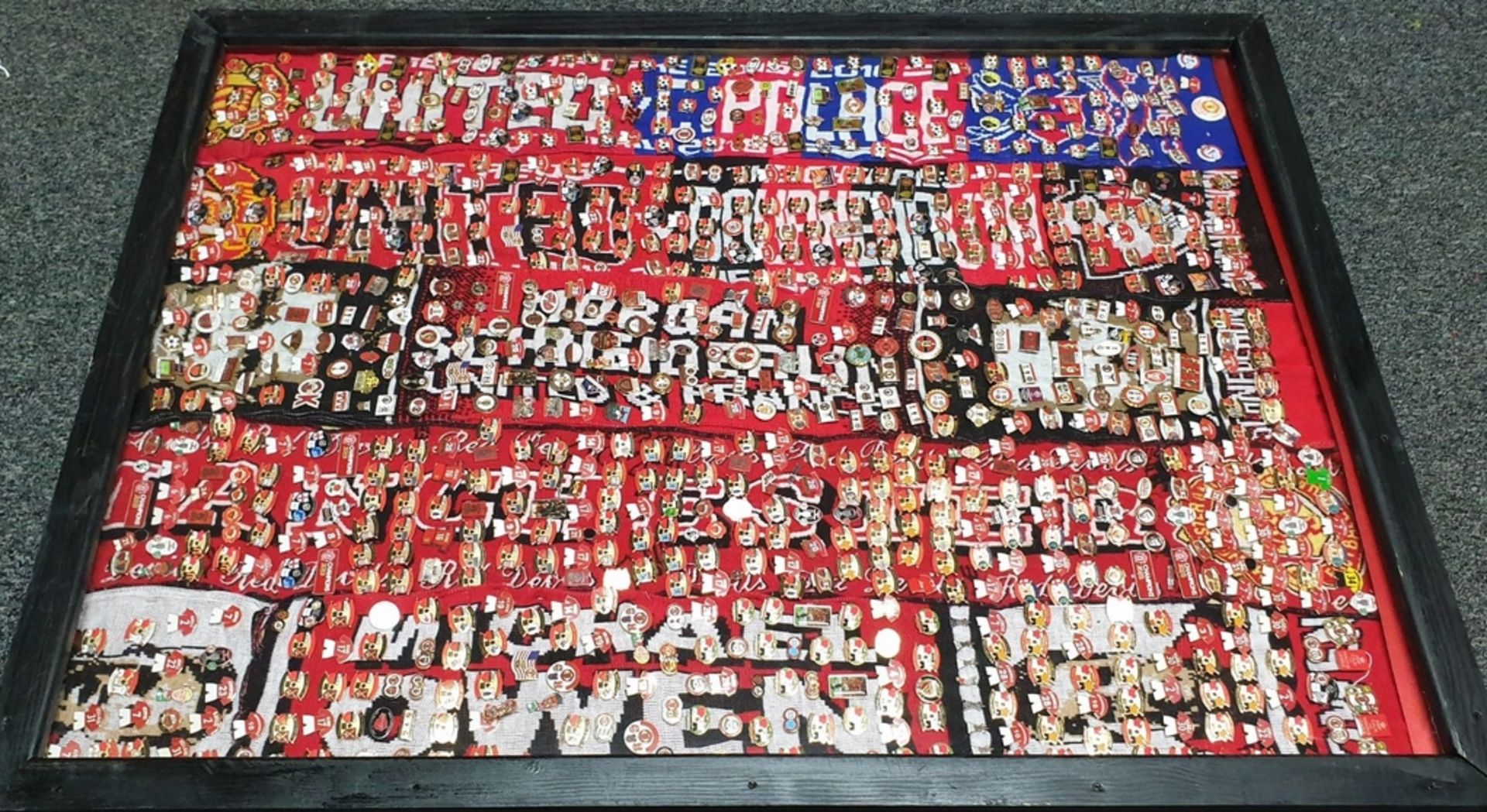Over 1000 plus Manchester united pin badges.